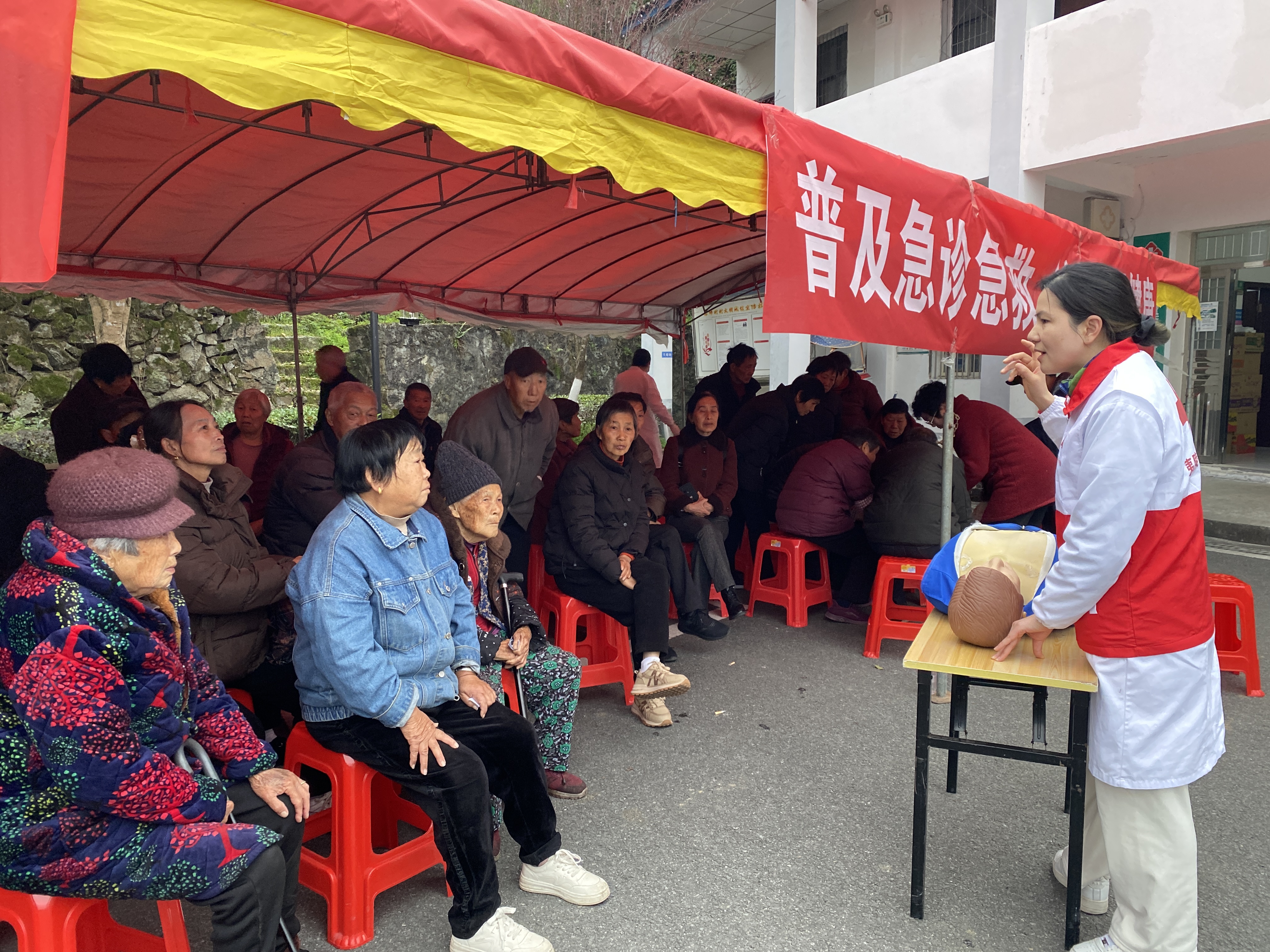 太平溪镇卫生院：家医团队送健康上门 科普筛查暖民心田