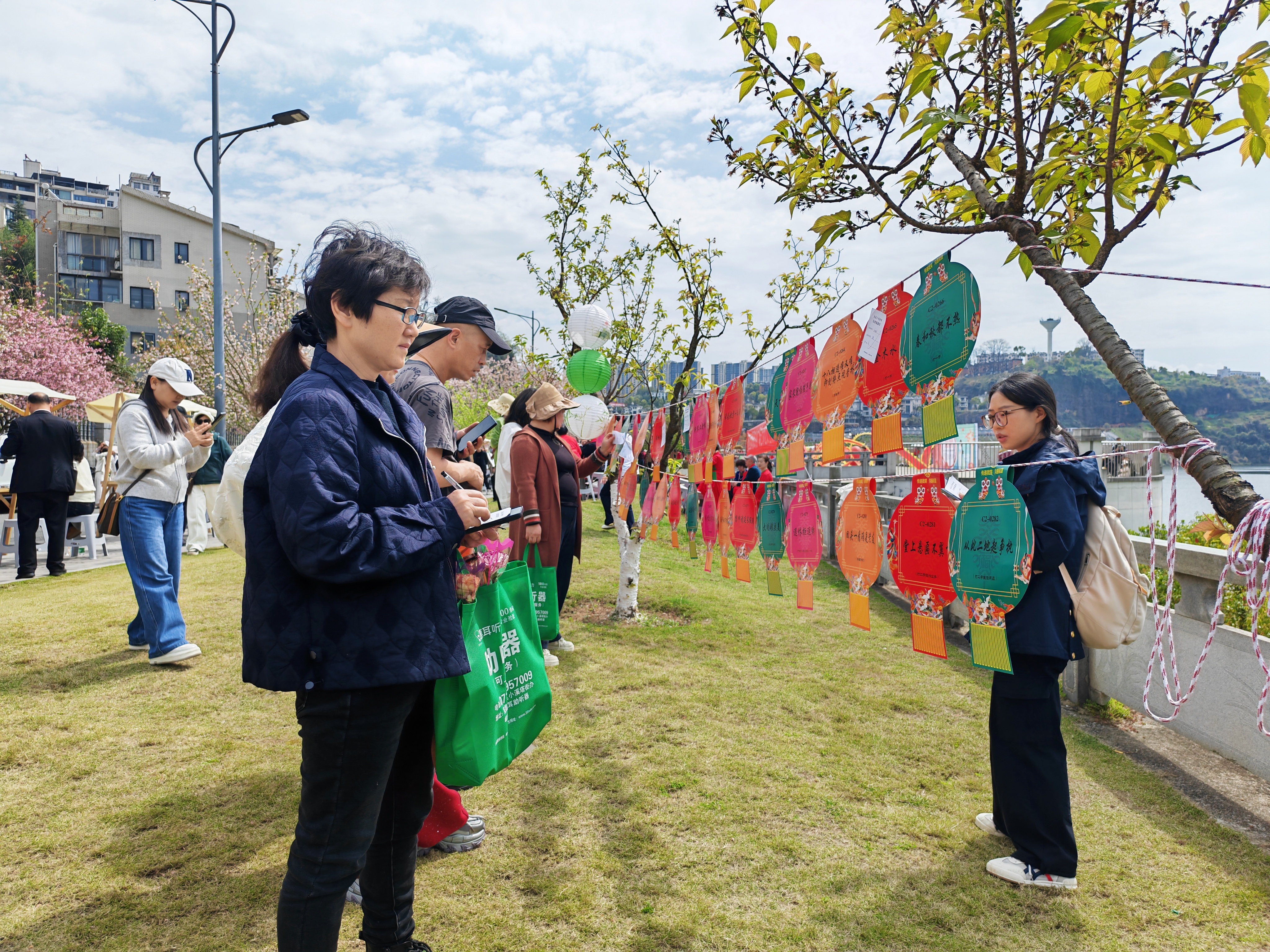 海棠花香满社区 文博知识润民心