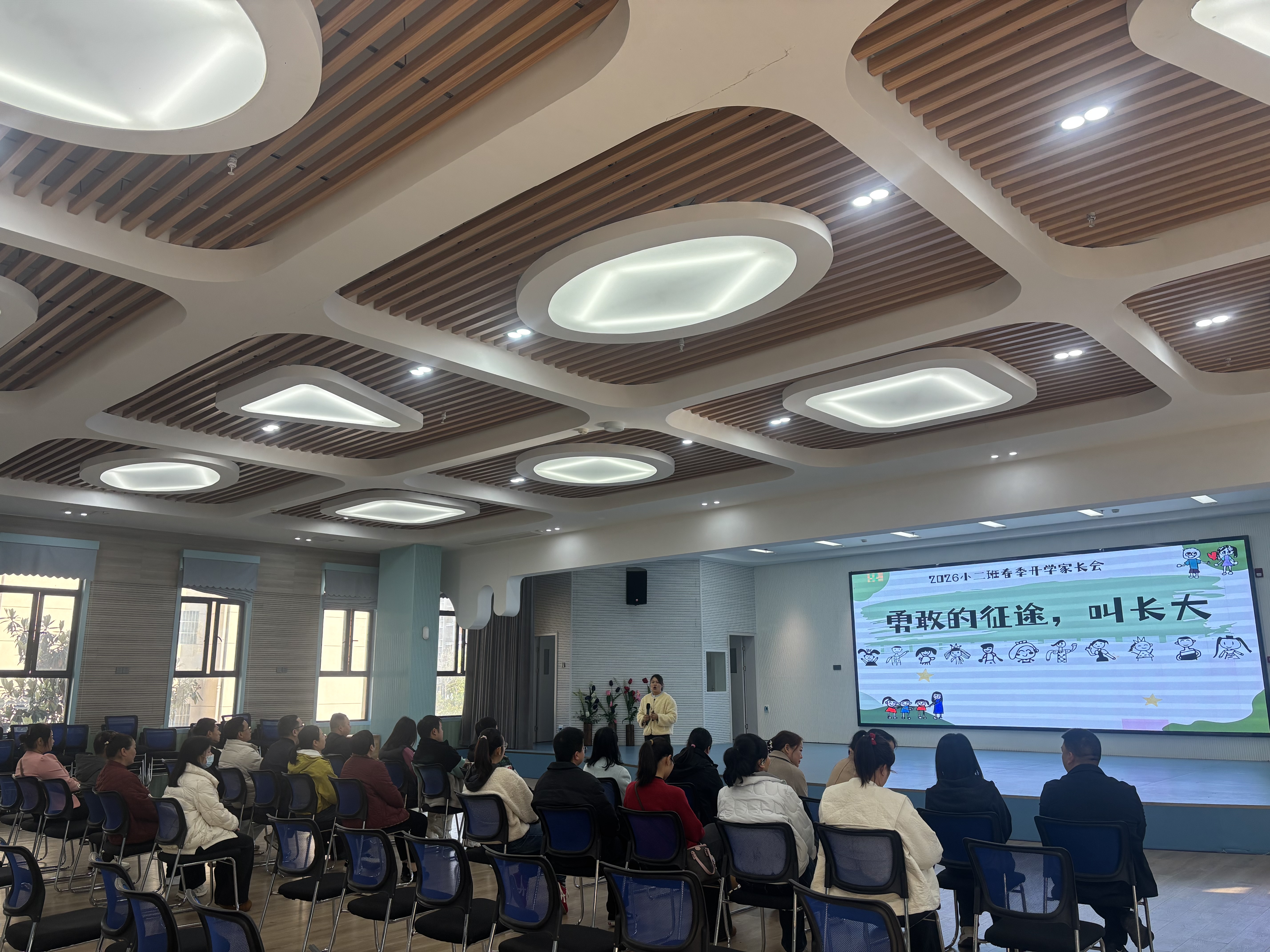 姜家湾分园：大手牵小手，共赴春日之约