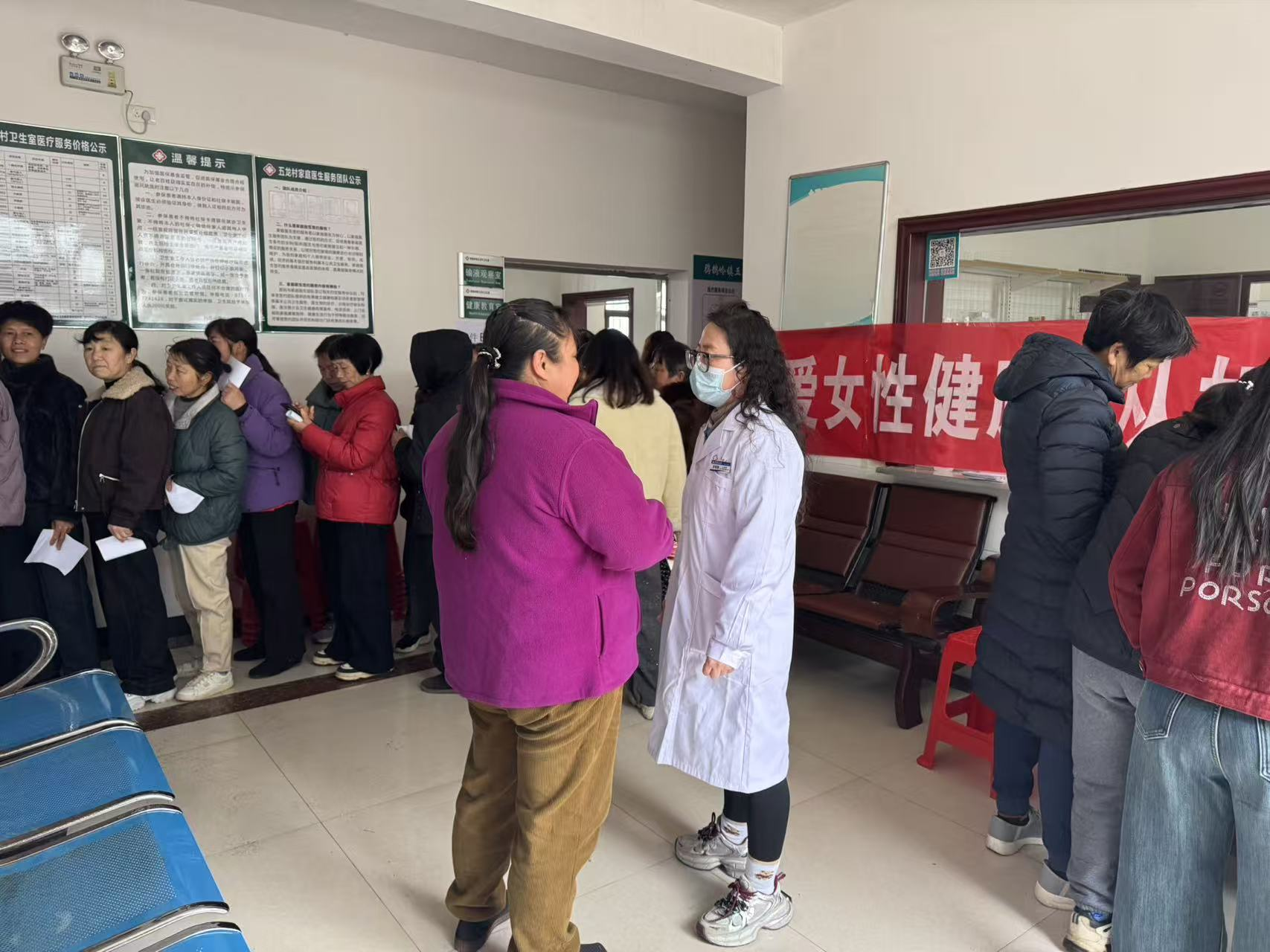 鸦鹊岭镇：健康义诊进五龙 真情服务暖民心