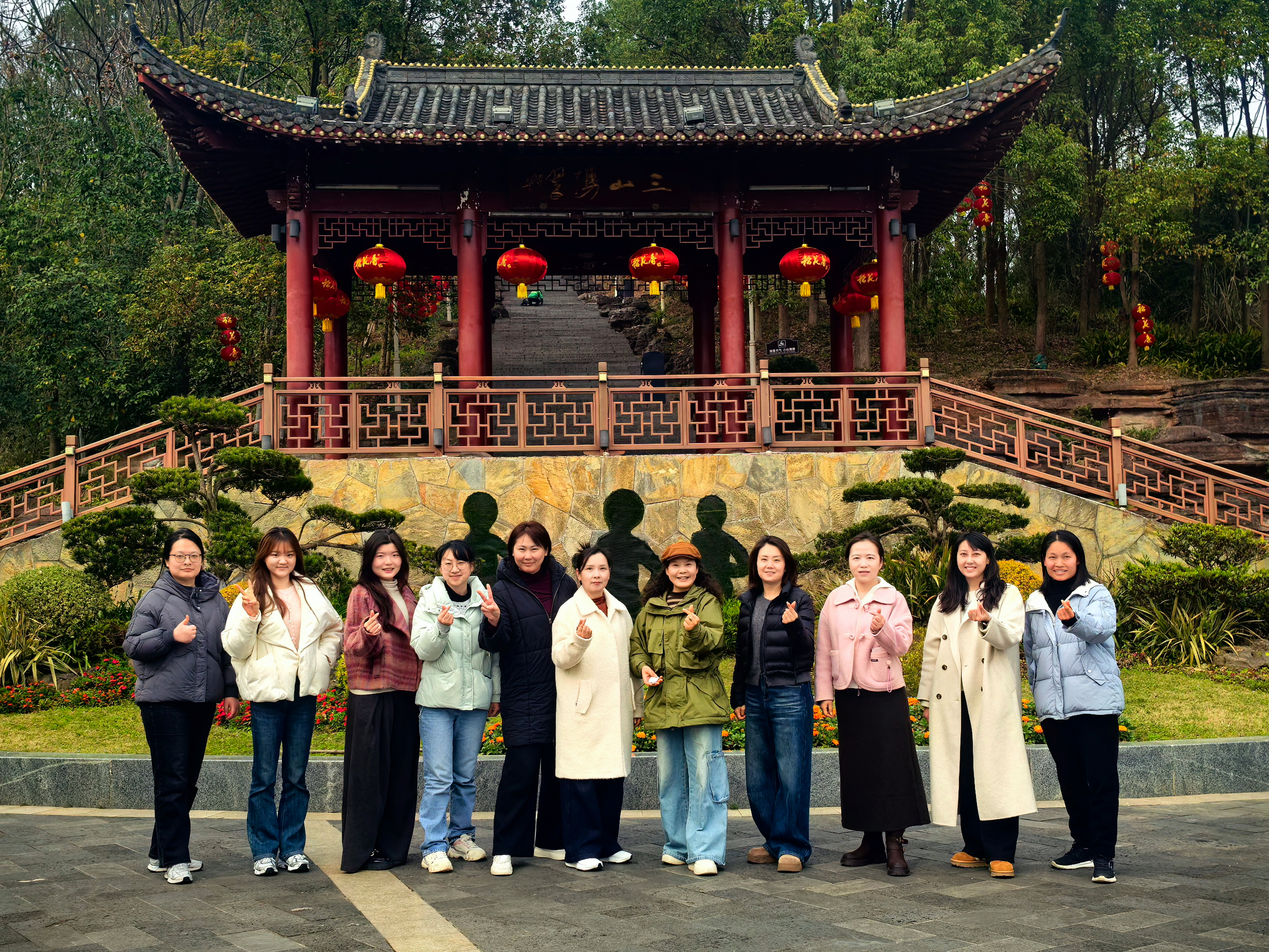 巾帼绽芳华 踏青迎三八