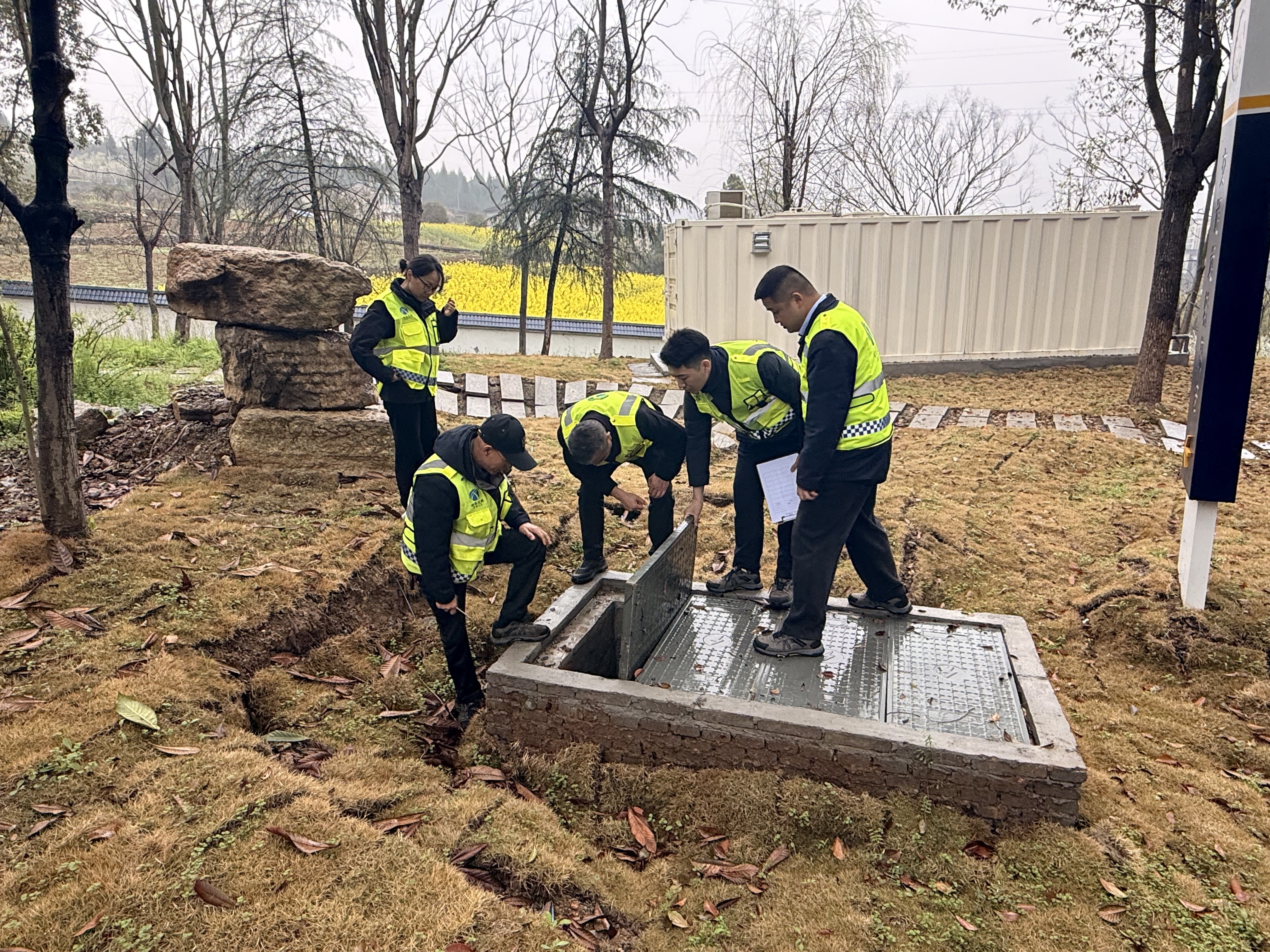 宜昌北收费站：“无死角”安全排查进宿舍