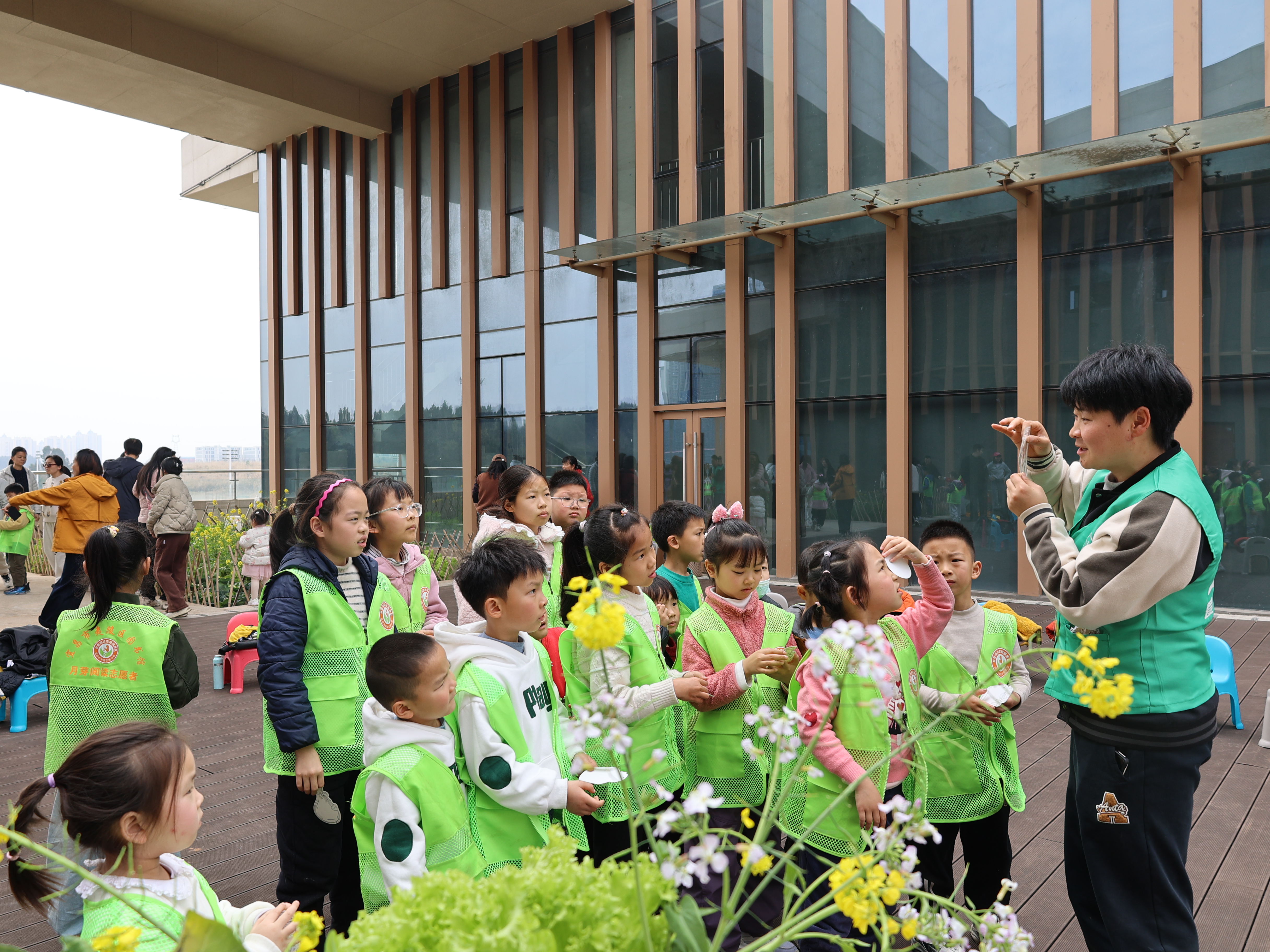 夷陵图书馆萌芽菜园实践活动：我和春分有个约会