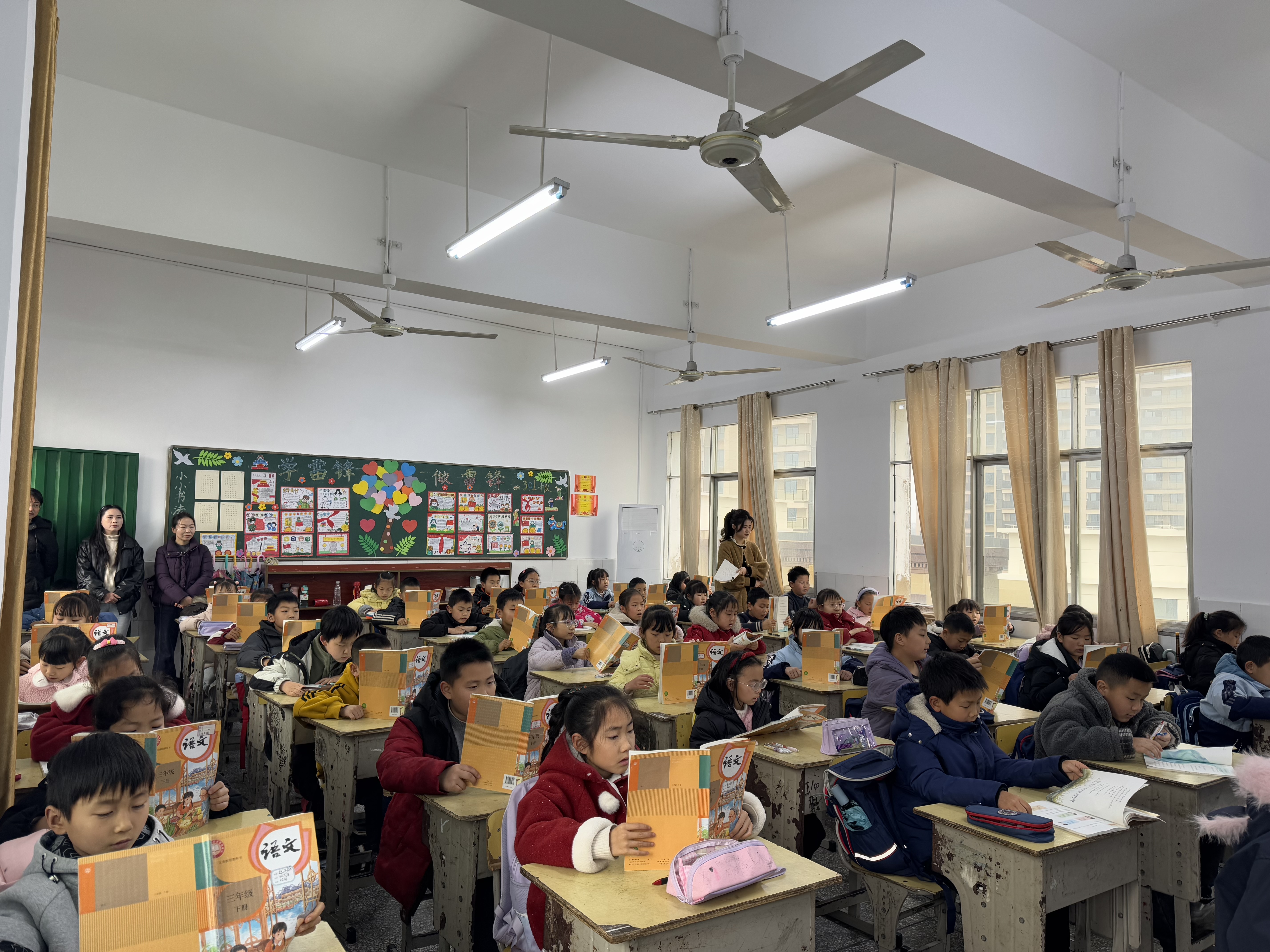 鸦鹊岭小学：开放日里话共育 家校携手护成长