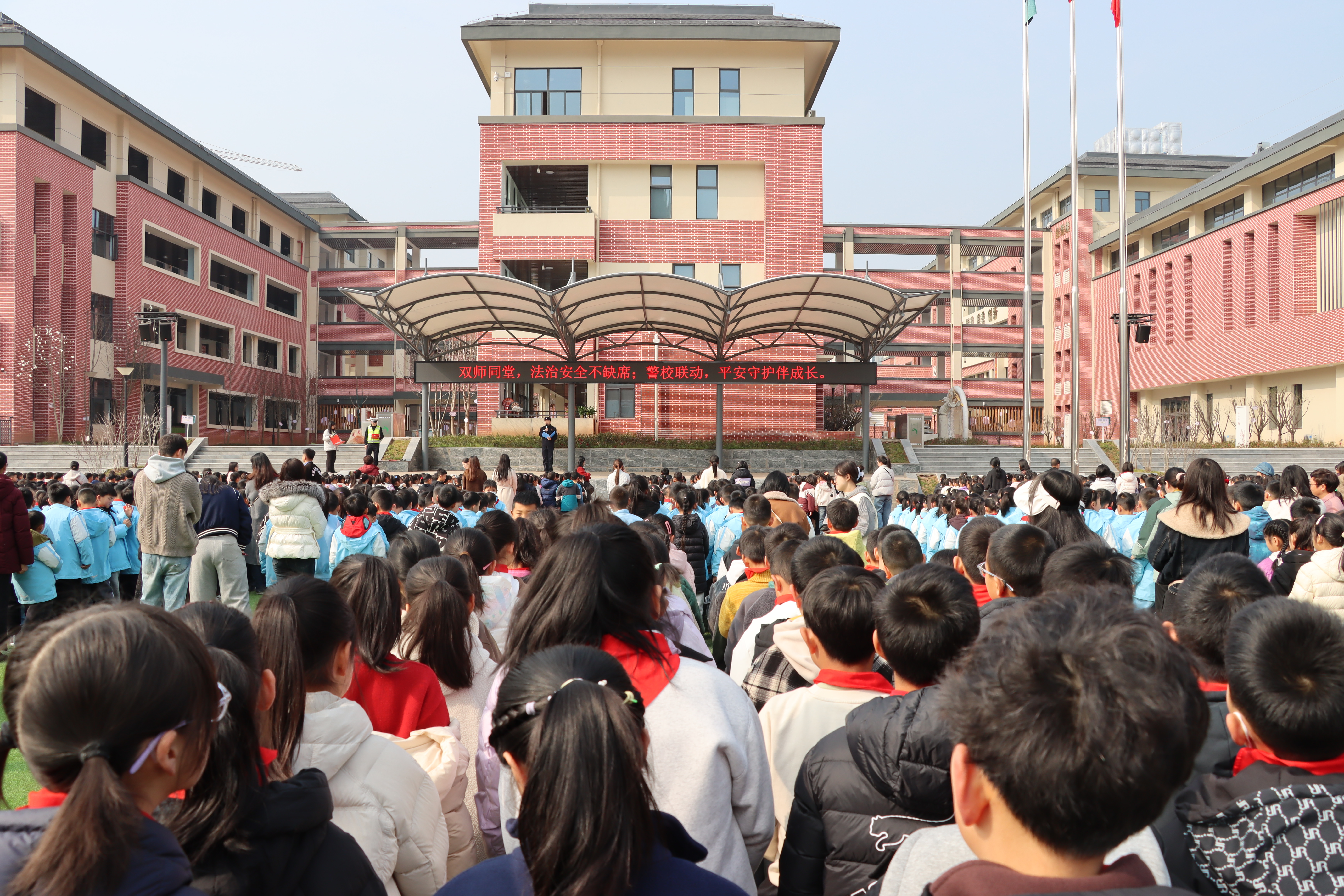 小马奔腾启新程 扬帆启航向未来——平湖小学2026春季开学典礼圆满举行