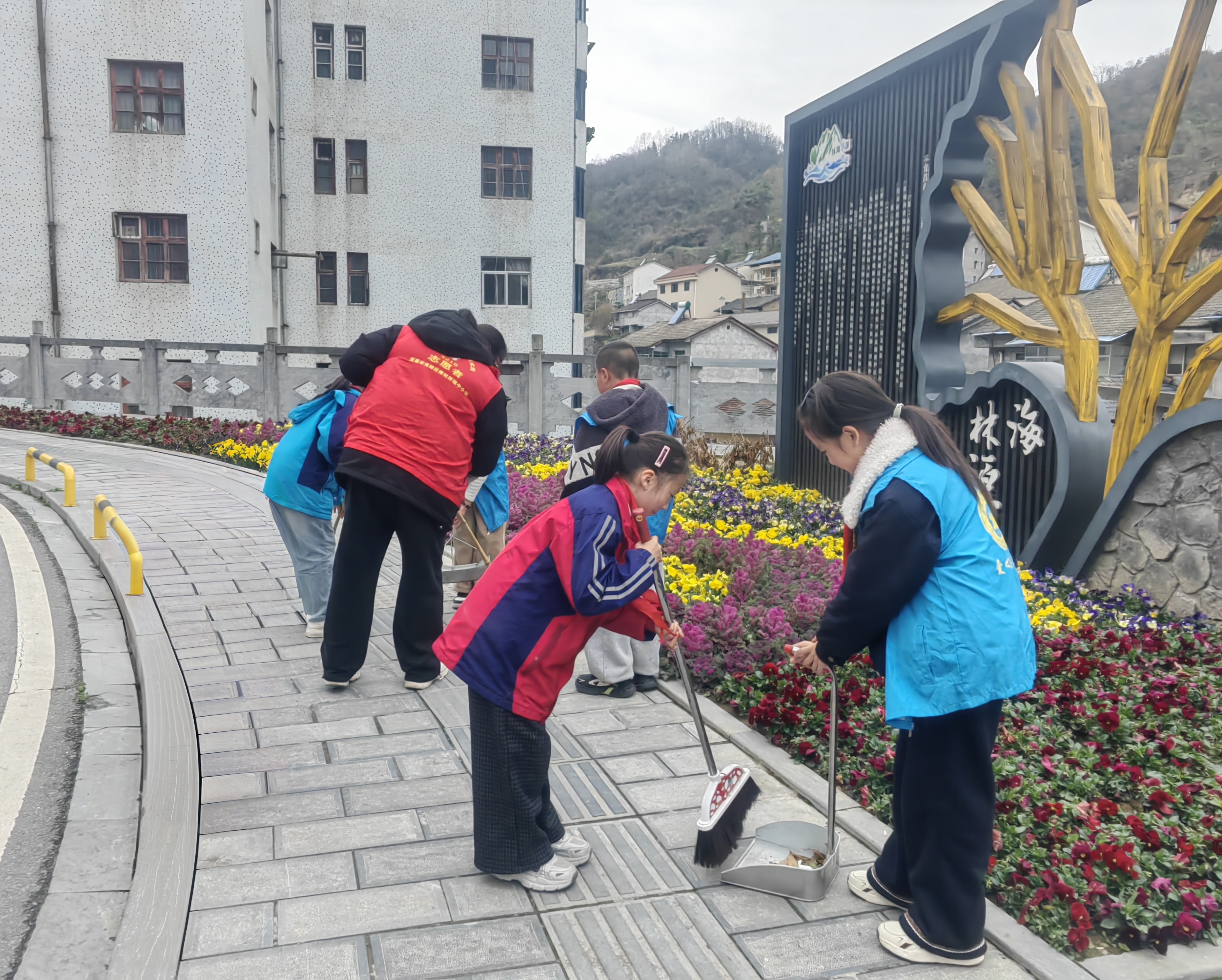 弘扬雷锋精神 争做文明少年