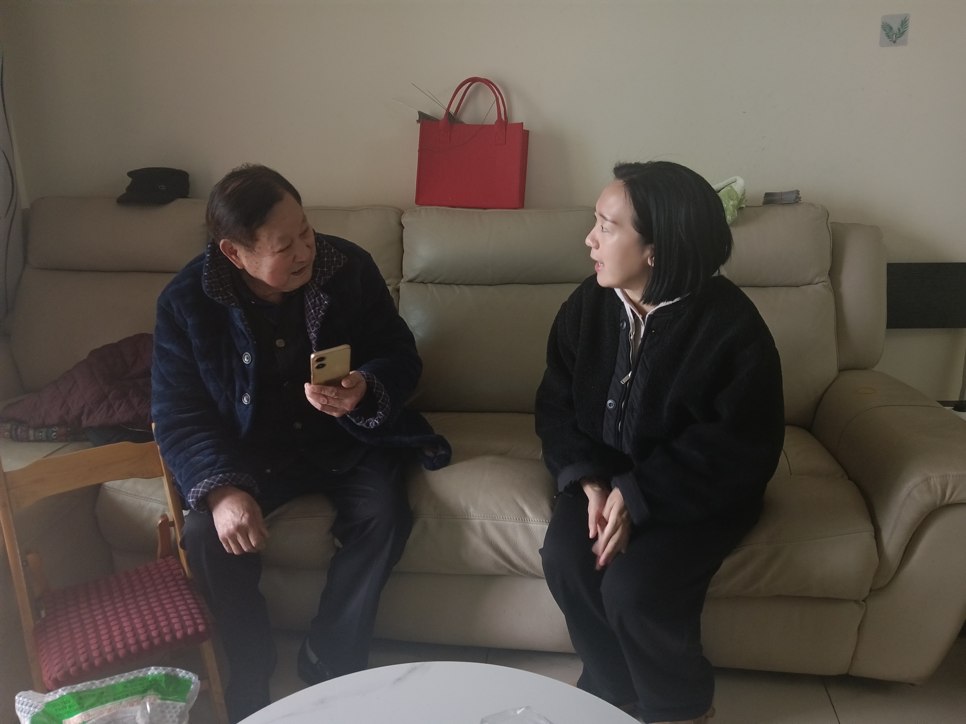 绿洲社区：网购“神药”遇陷阱 绿洲“码上办”解民忧