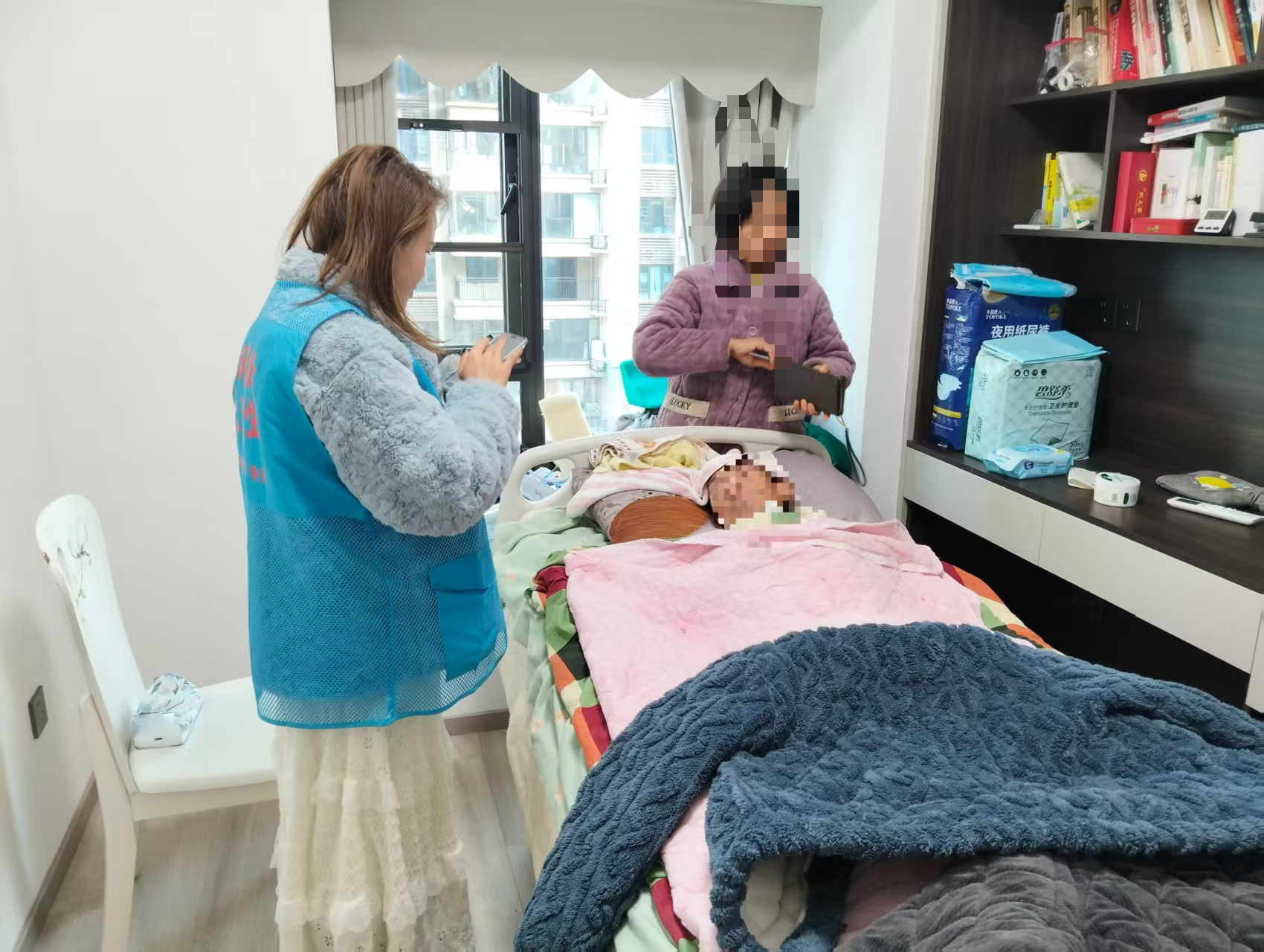 平云社区：上门认证暖人心 网格温情护夕阳