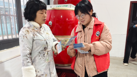 乐天溪镇：体检暖民心  禁毒筑防线