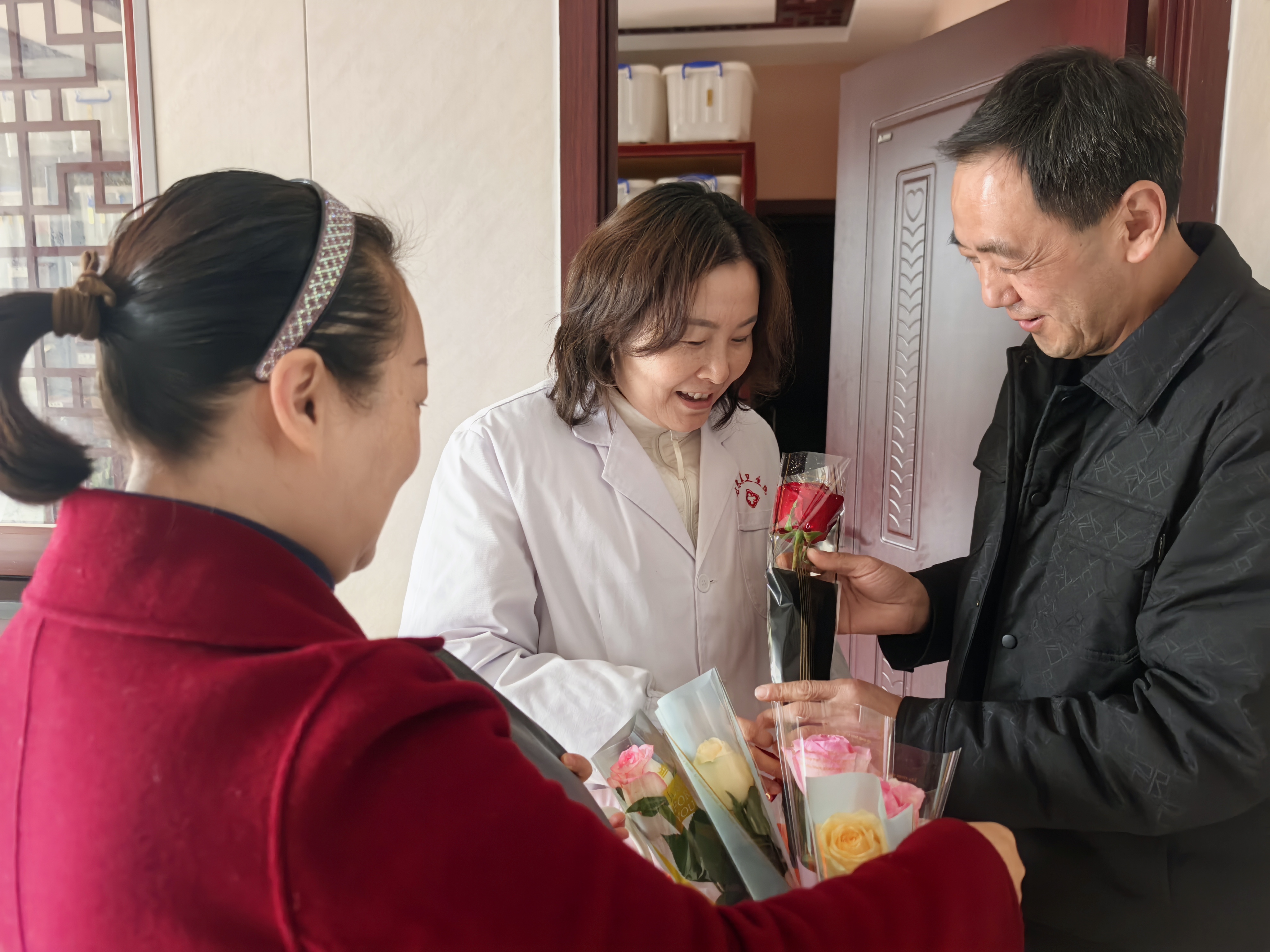 致敬“她”力量 花香暖医心