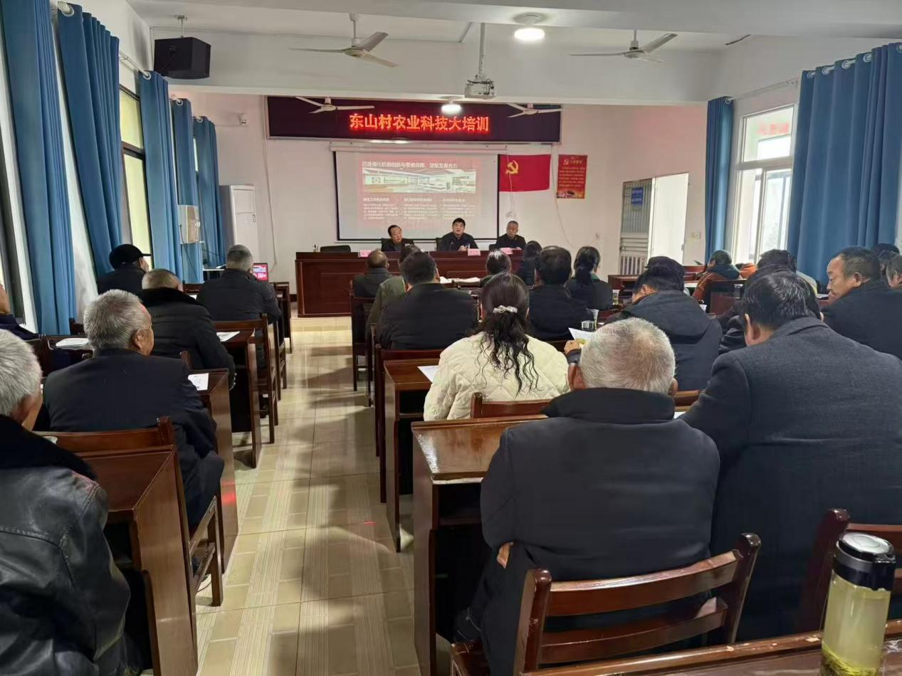 鸦鹊岭镇：党建引领春耕培训，科技助力农业增收