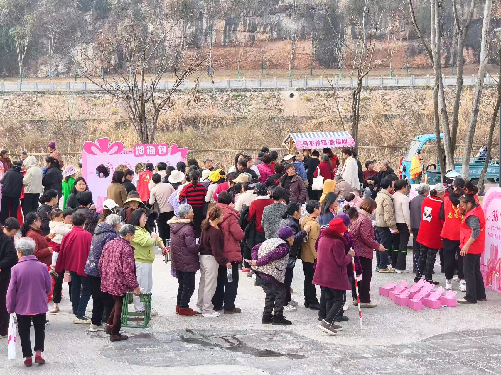 南村坪村：趣味游园庆佳节 反诈宣传守平安