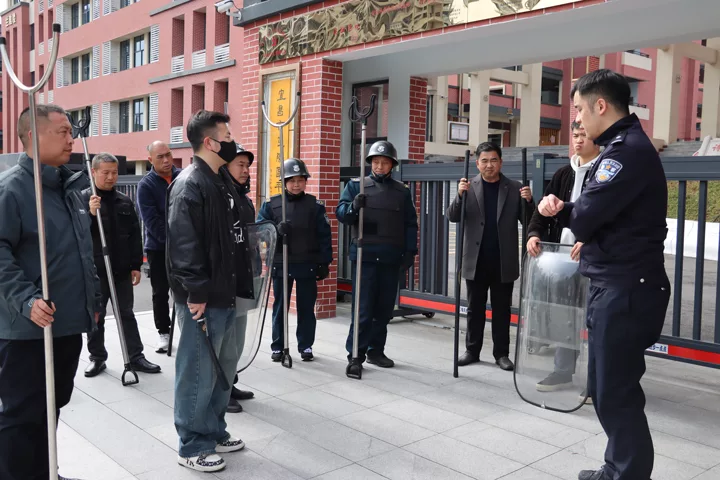 警校联动筑屏障 应急演练护平安