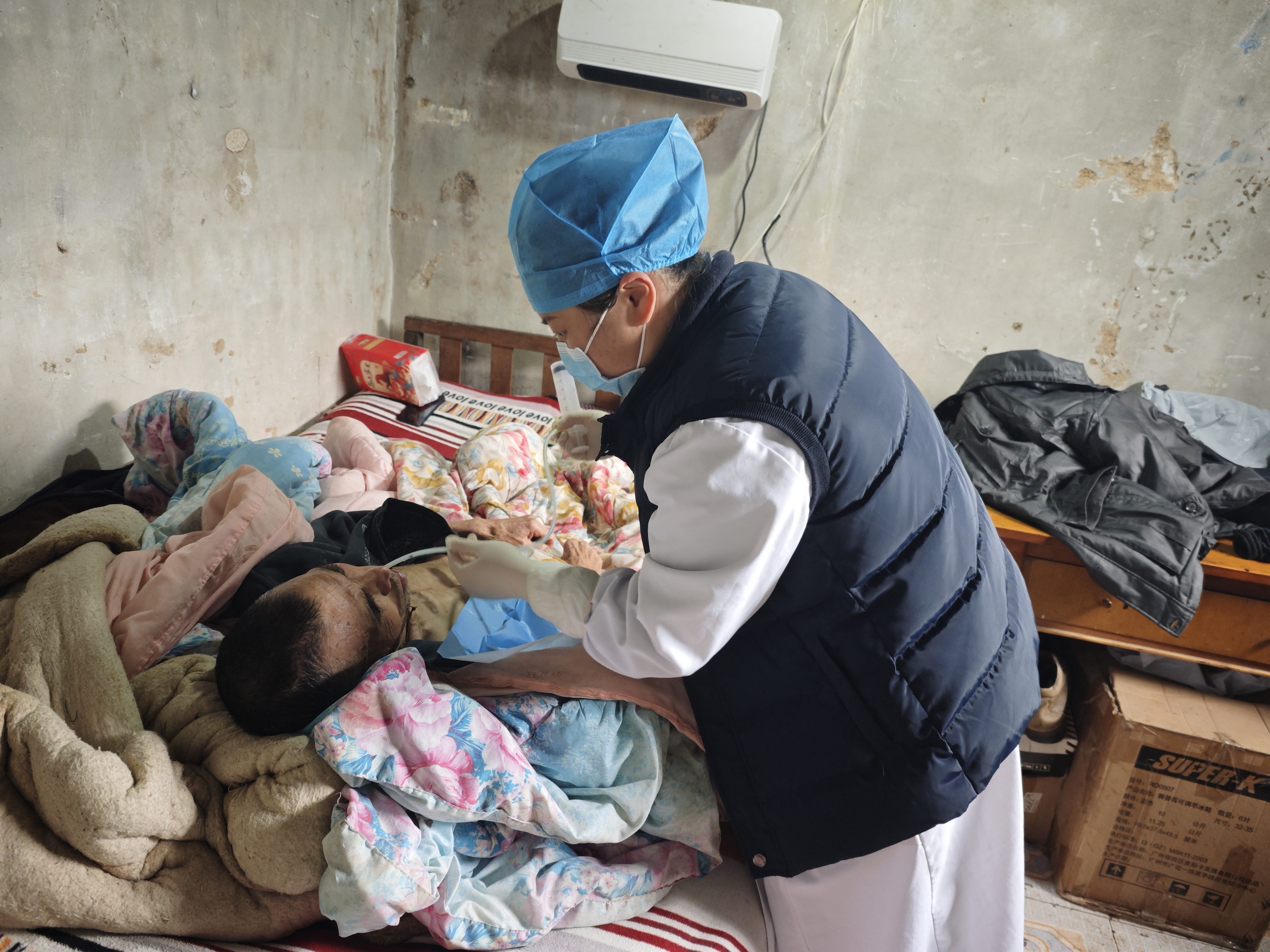 下堡坪乡卫生院：温情守护不缺位 医护上门暖人心