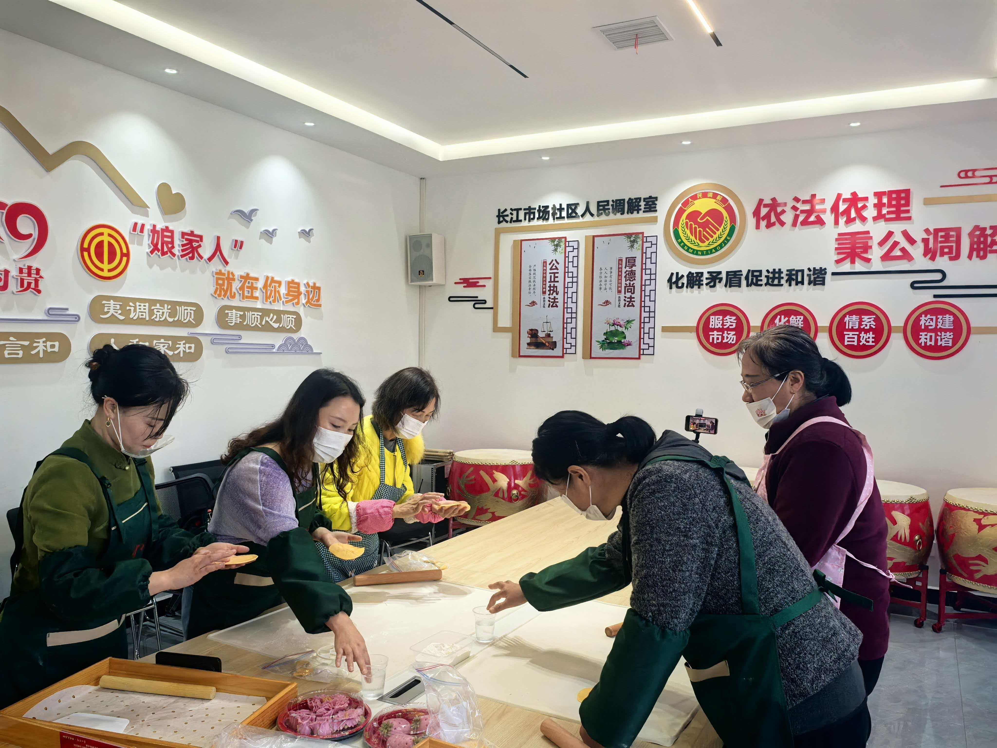 指尖传非遗 馍香暖邻里——长江市场社区非遗花馍课开课