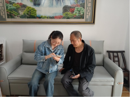 长江市场社区：认证上门办 温暖留心间