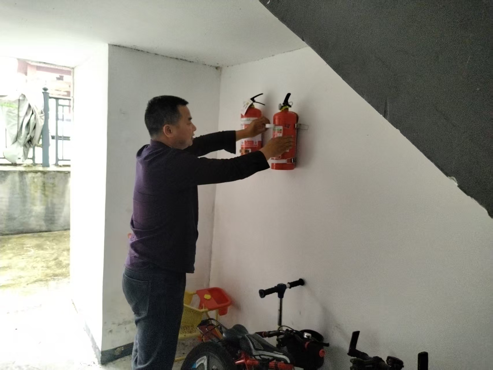 营盘社区：消防设施升级 守护居民平安