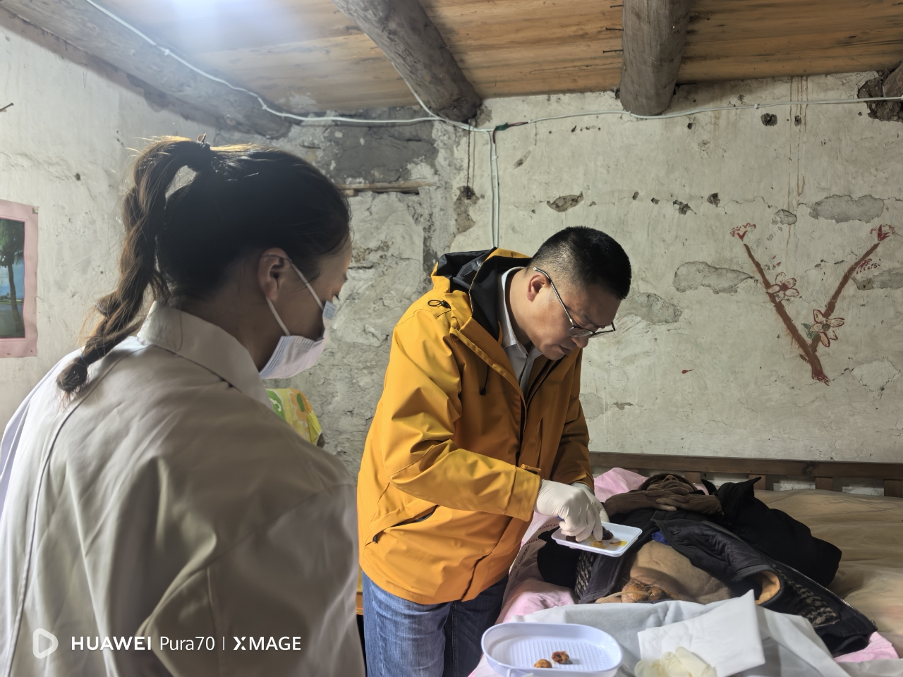 雾渡河镇：九旬老人换管难 家庭医生来解忧