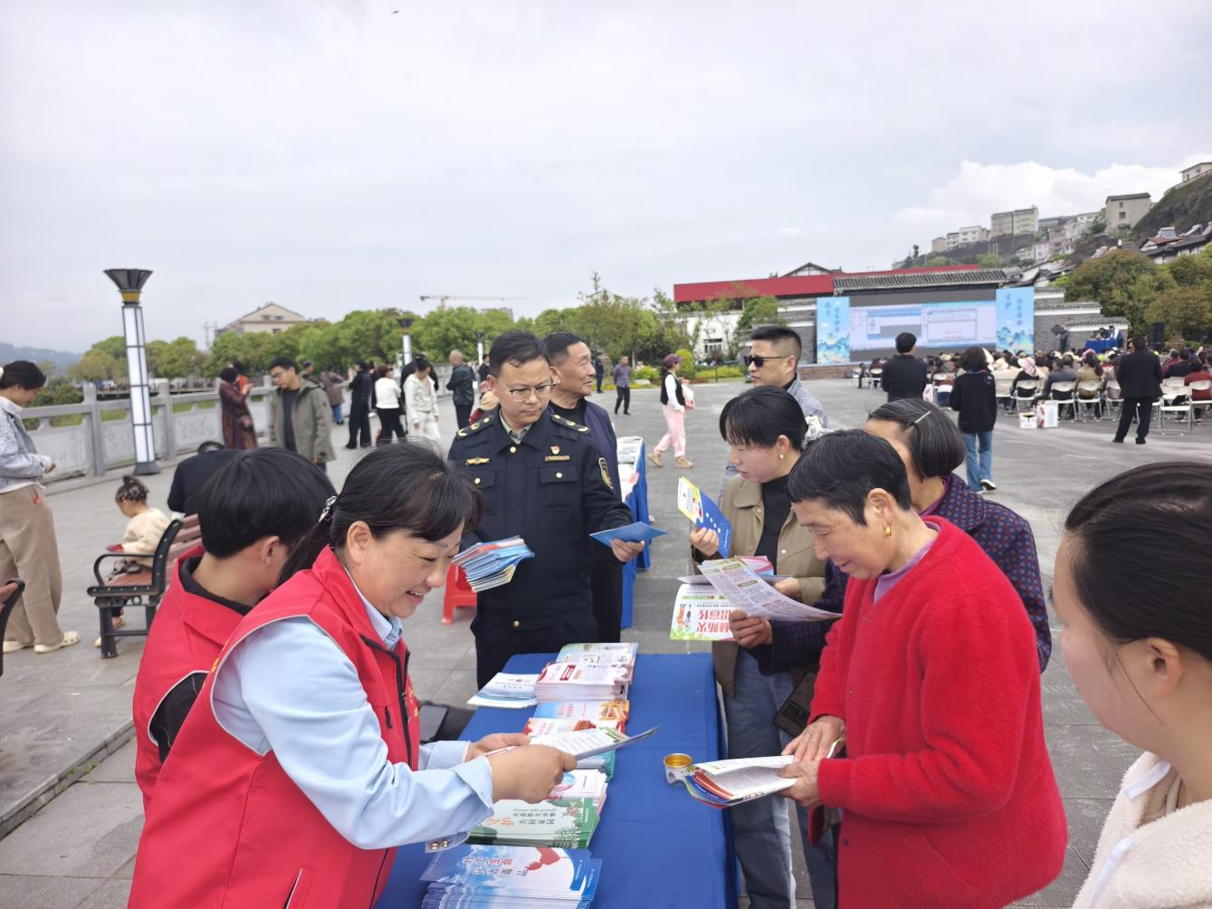 守好“小餐桌” 共筑“大安全”