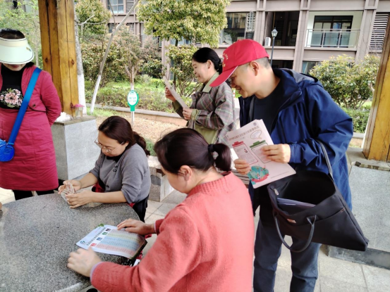 港虹社区：入户宣传“零距离” 垃圾分类入人心