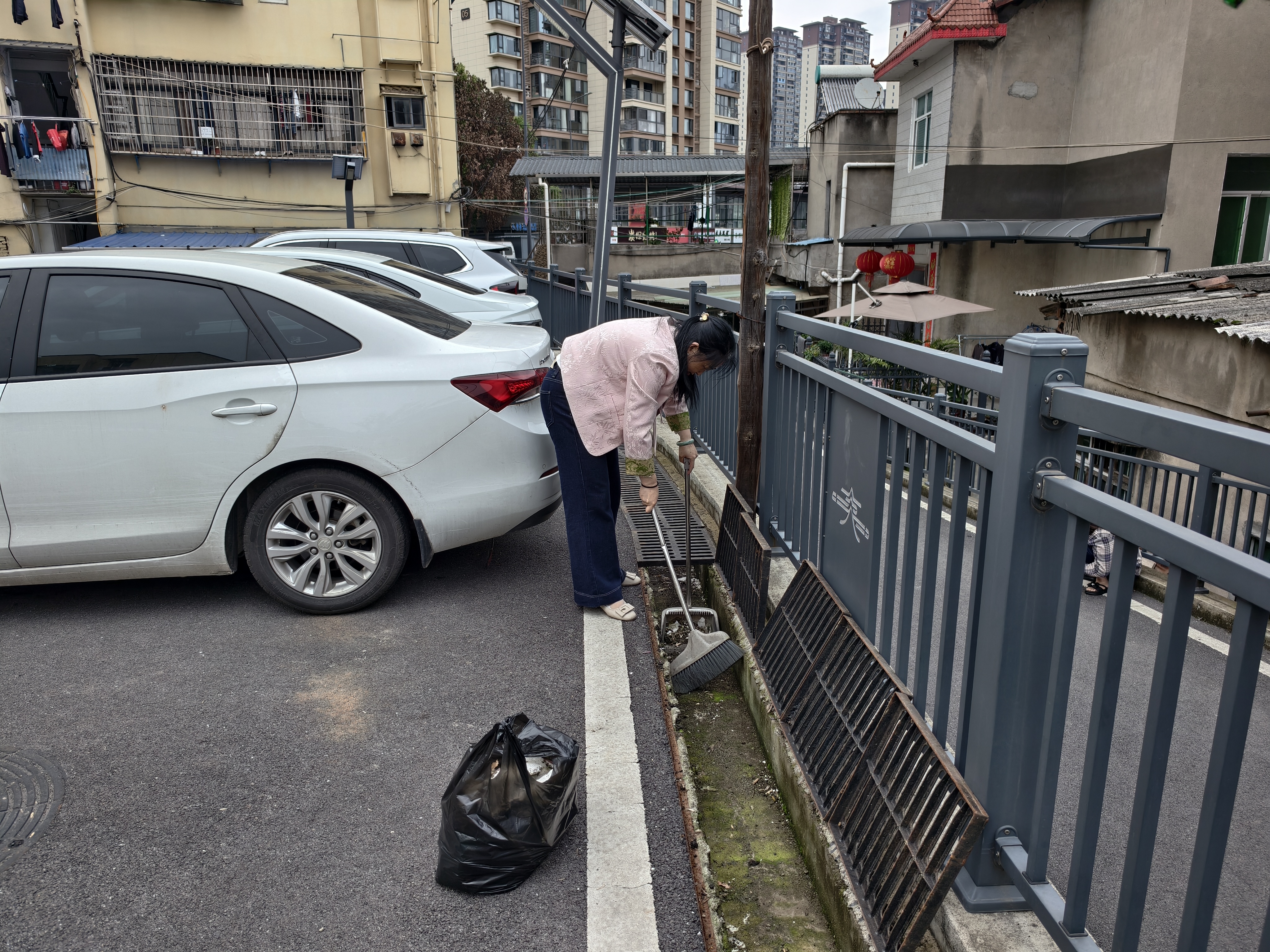 疏通下水道 为民解烦忧