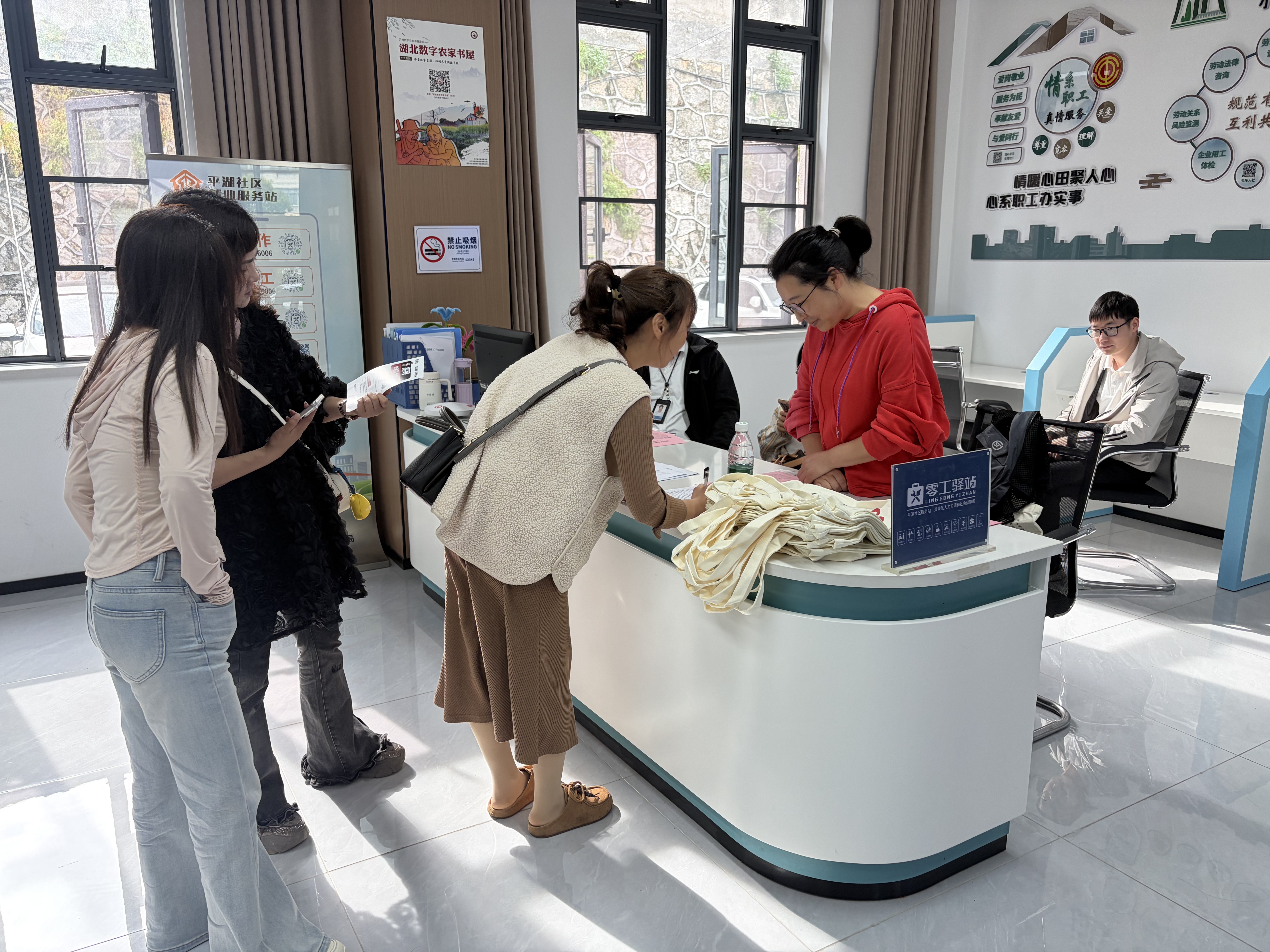 平湖社区：顺丰招聘进社区 宝妈就业添新路