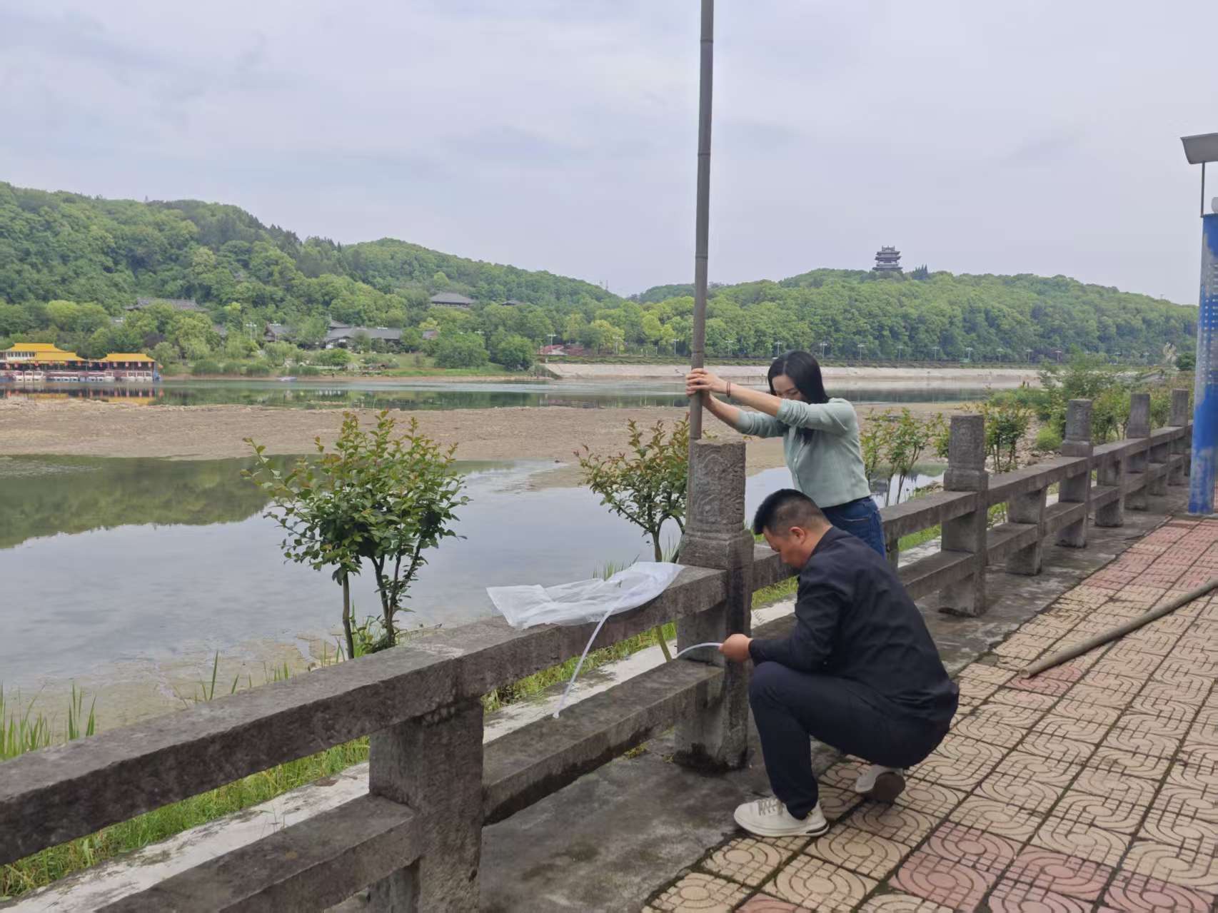 平湖社区：救生设备添保障  社区安全筑防线