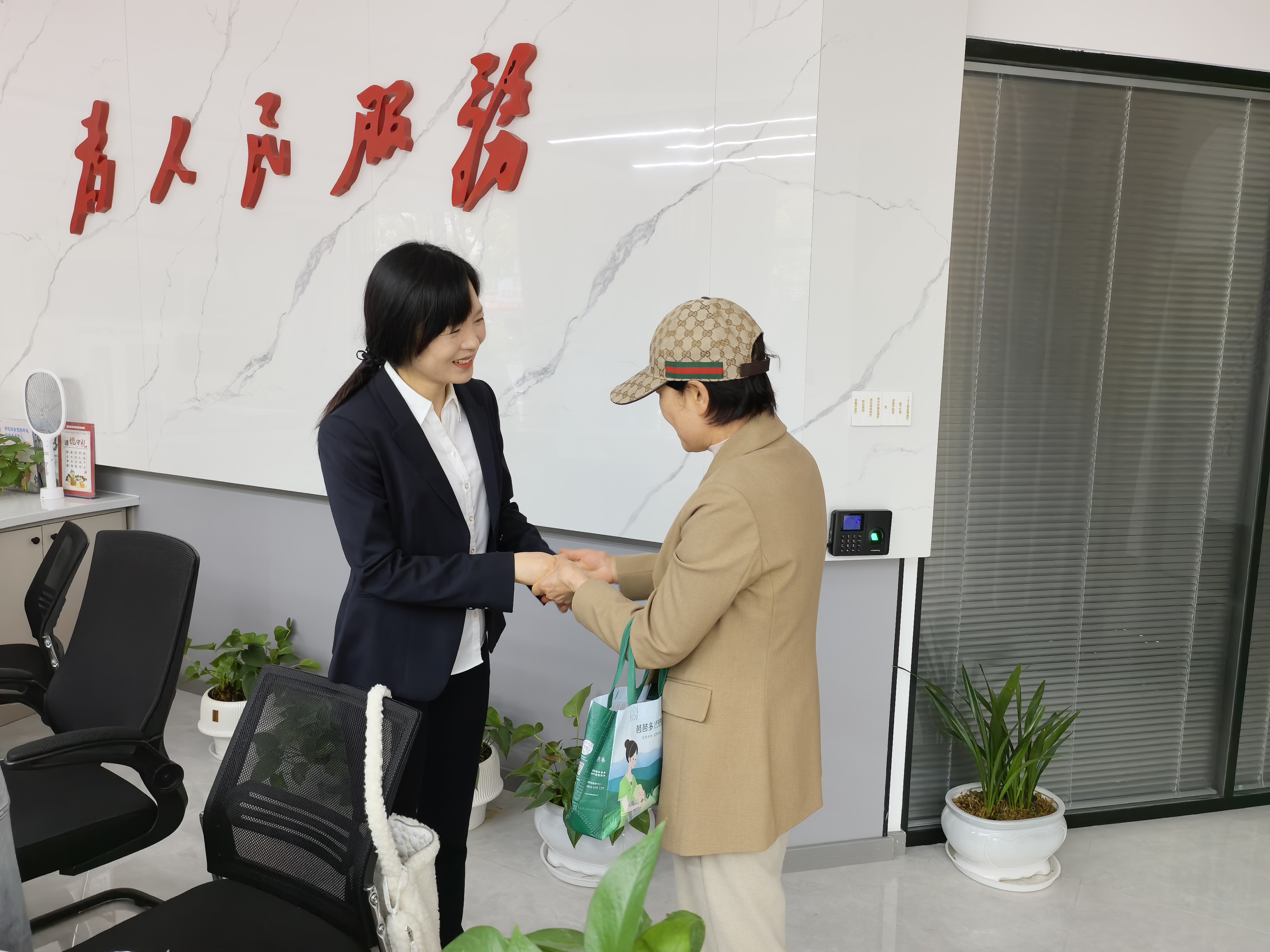 港虹社区：温情解忧暖民心 用心服务显初心