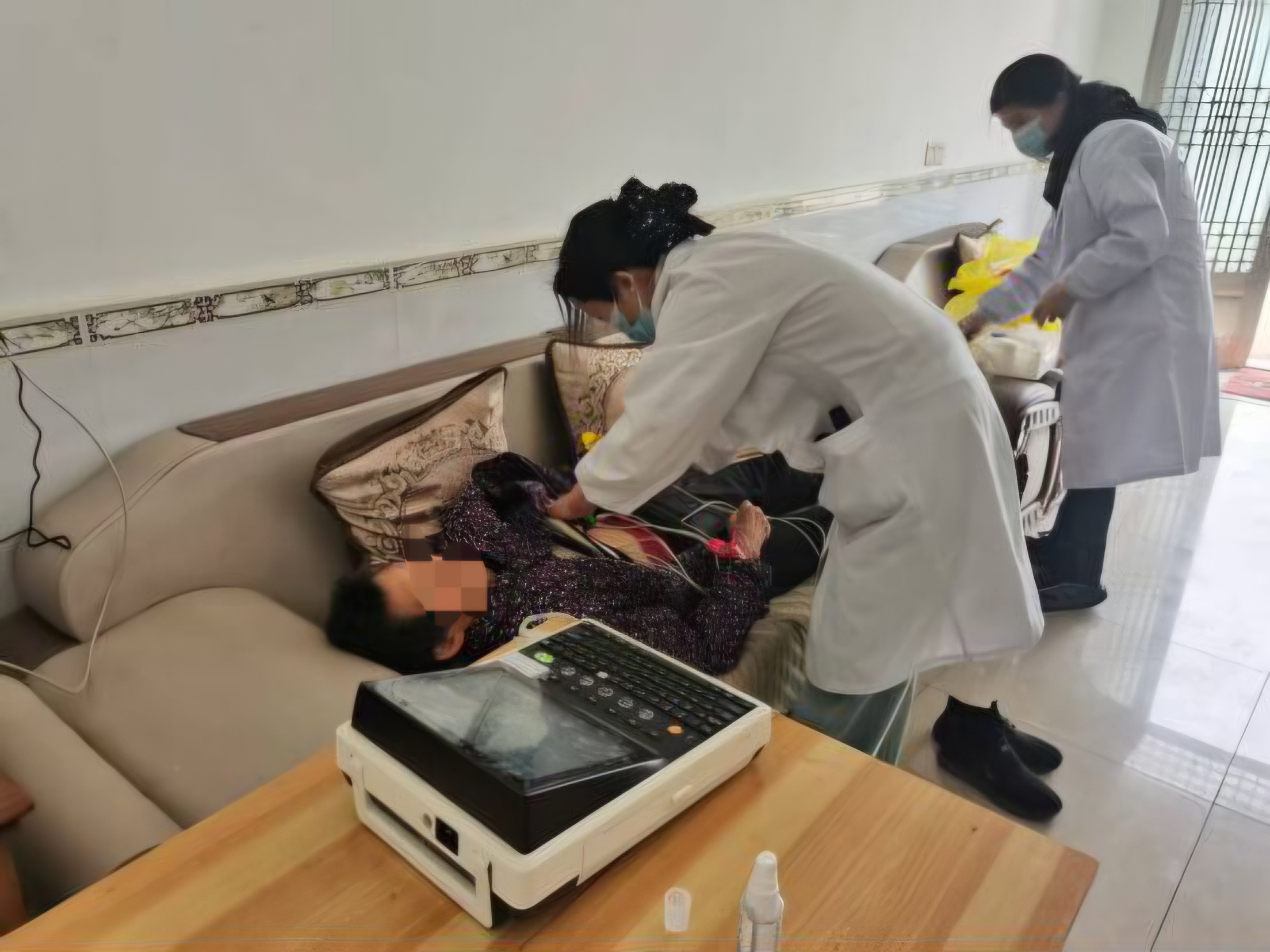 入户体检暖人心 关爱守护夕阳红