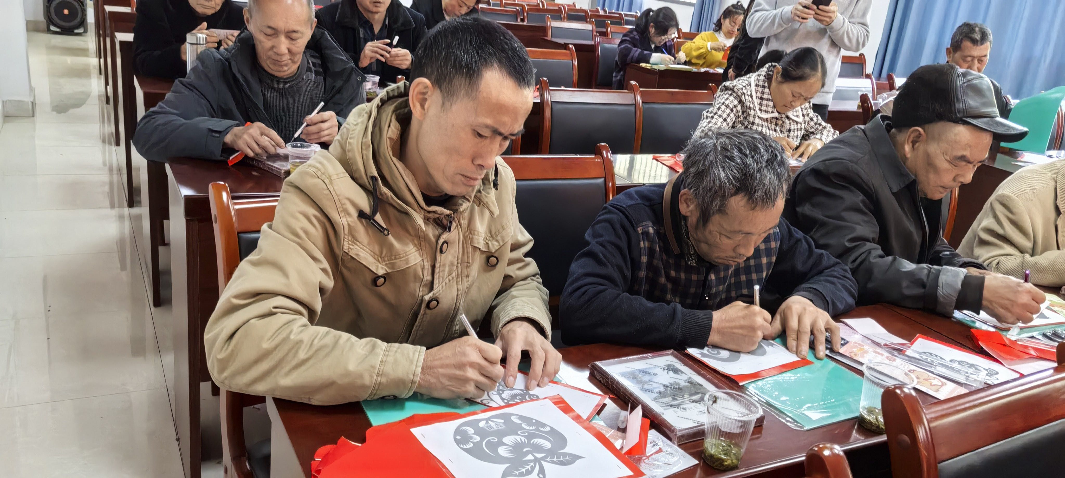 下堡坪乡：非遗剪纸传真情，助残同行暖人心