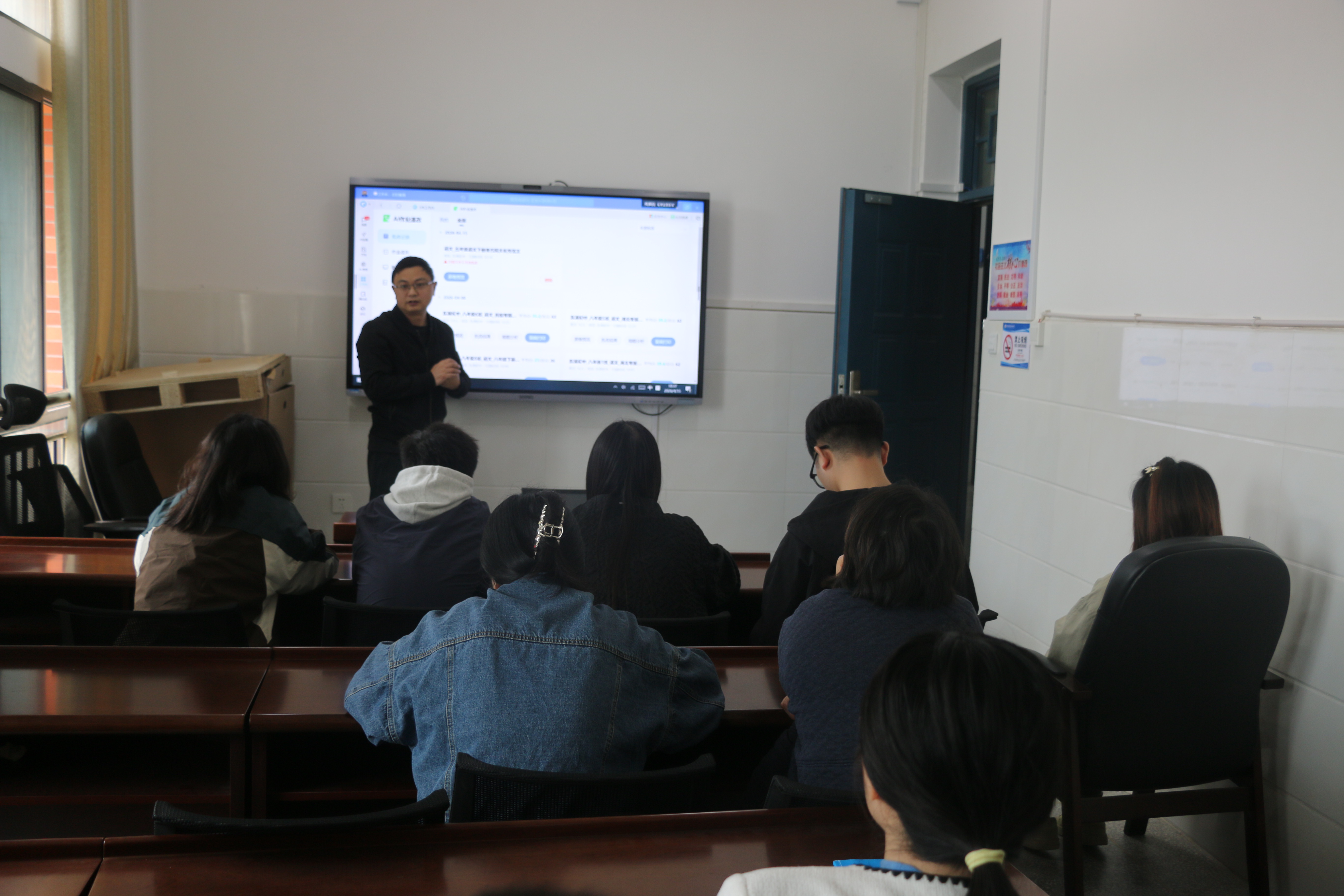 东湖初中：探索人工智能 助力减负提质