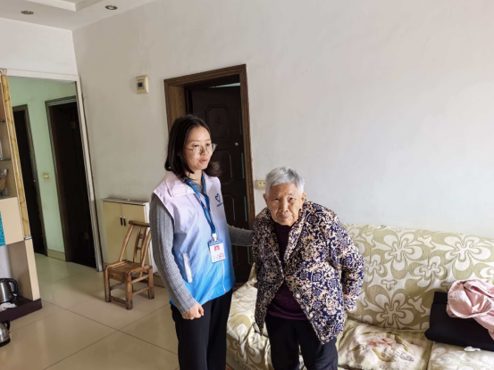 长江市场社区：暖心入户送关怀 情系高龄暖人心