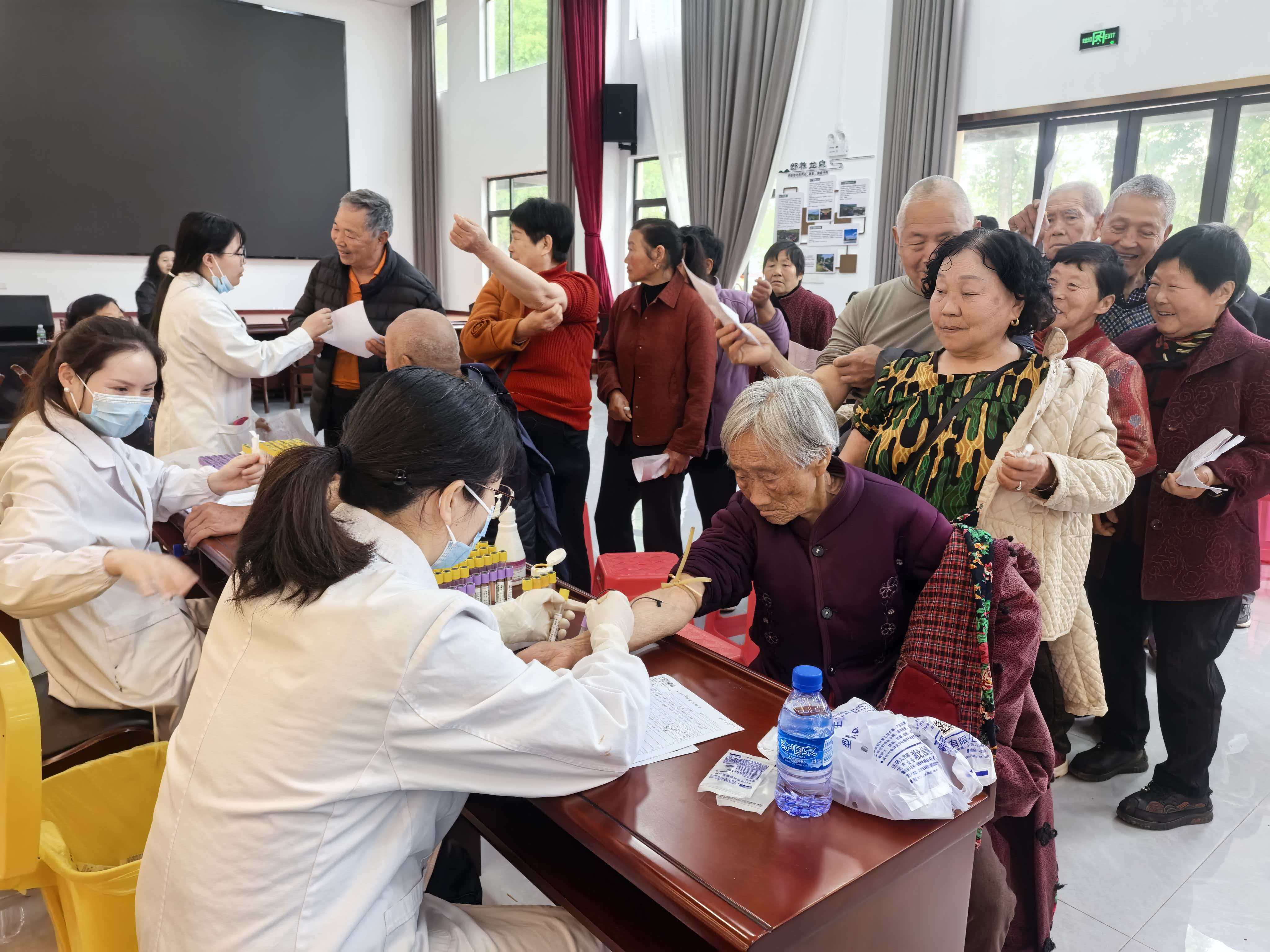 暖心服务进乡村 健康守护“零距离”