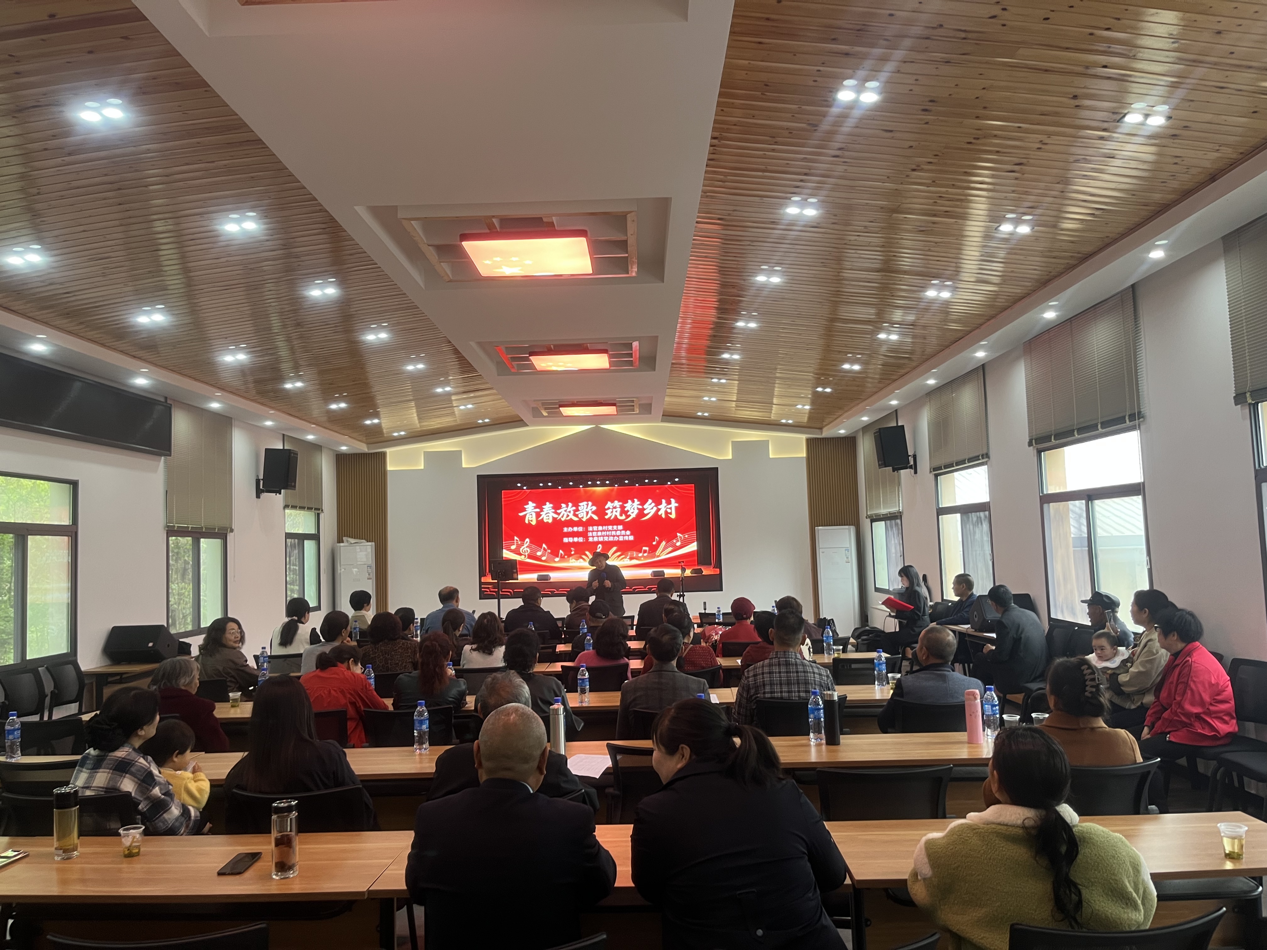 春风焕新彩 欢歌润乡村