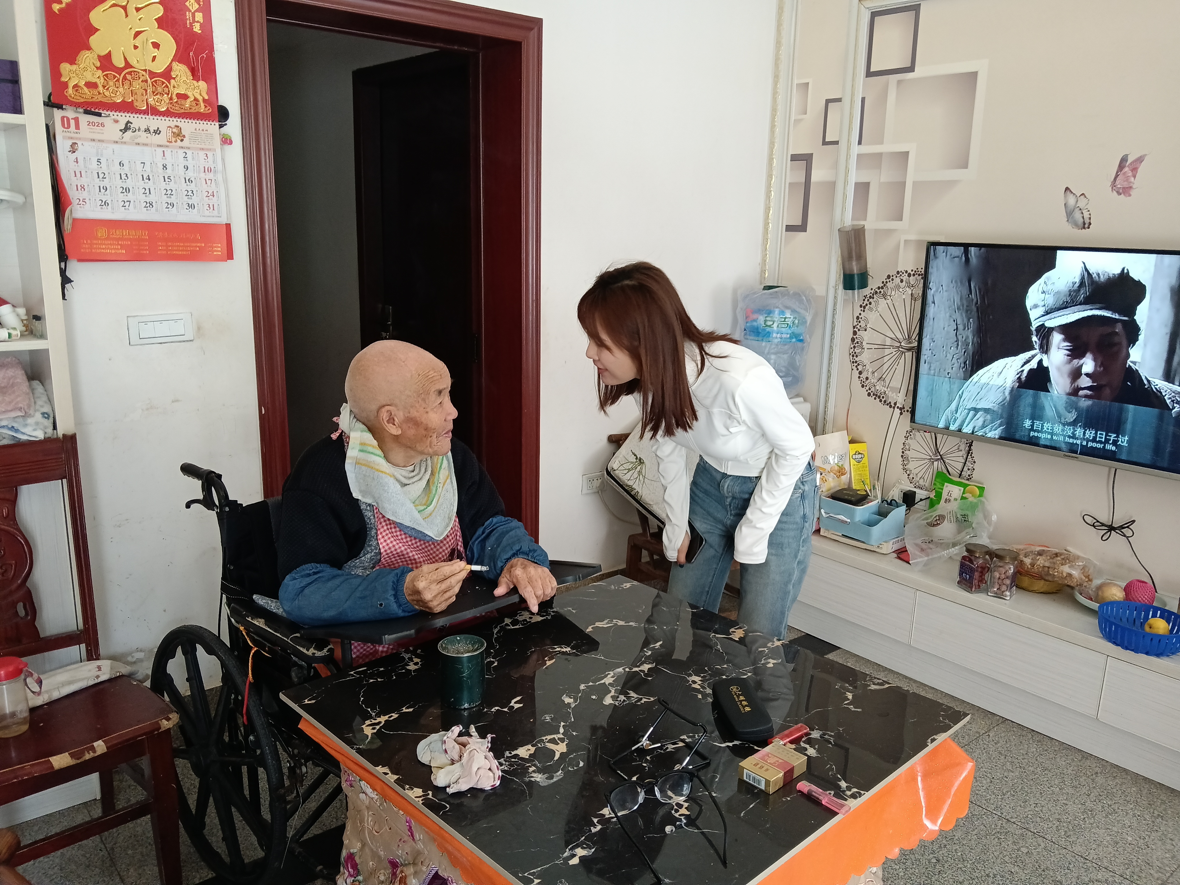 东湖社区：暖心走访高龄老人 爱心传递社区温情