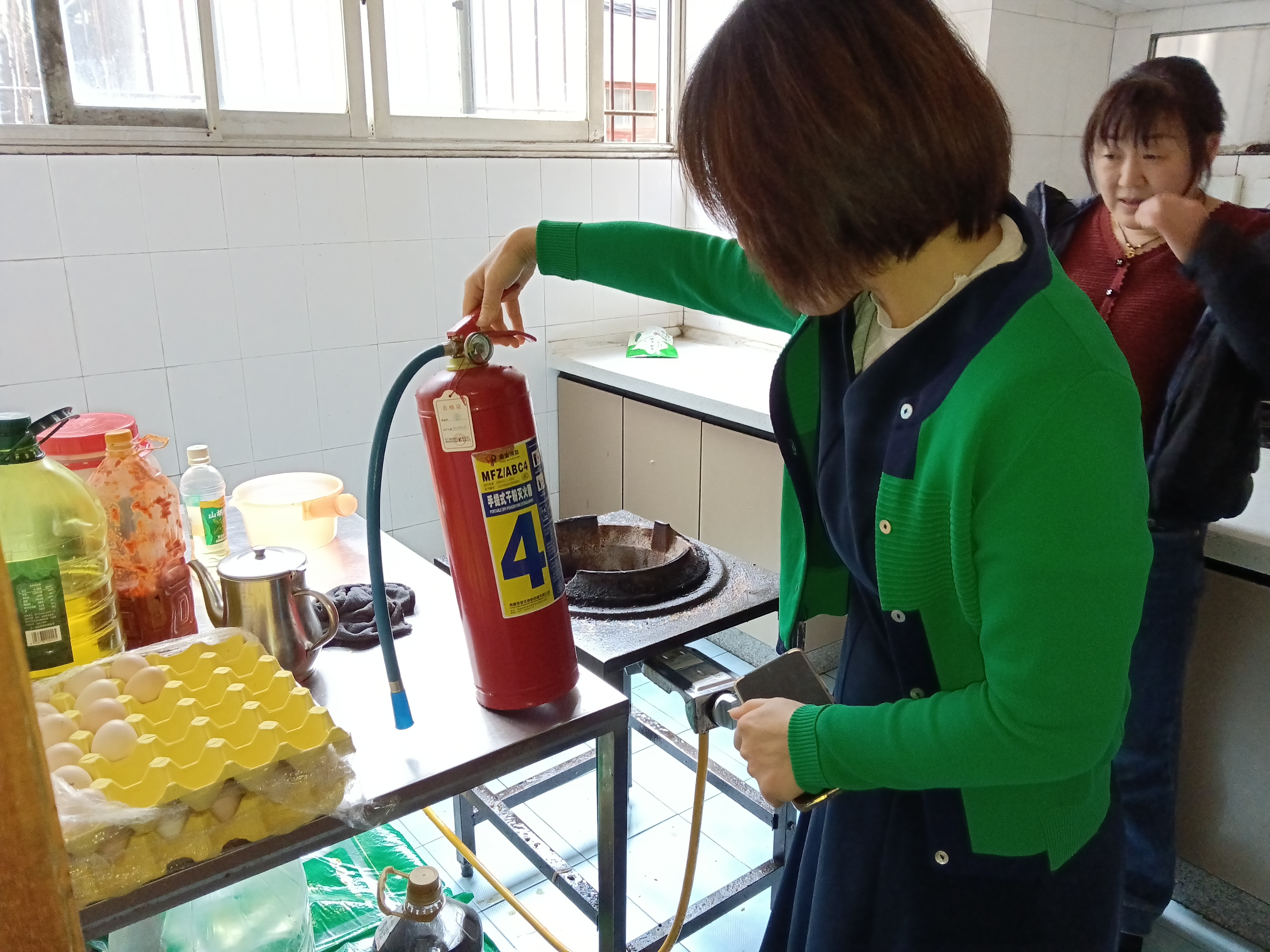 永兴社区：安全检查进商铺 隐患排查不松懈