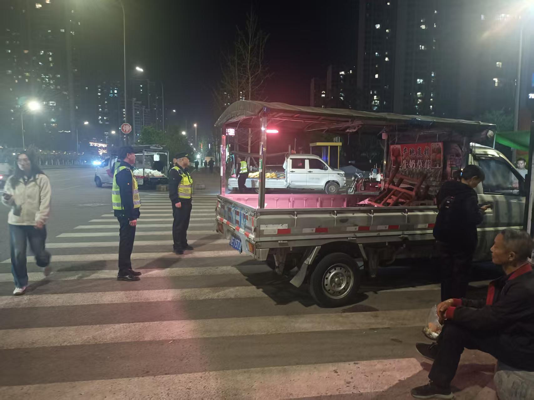 夜间一周一整治 市容管控不停歇