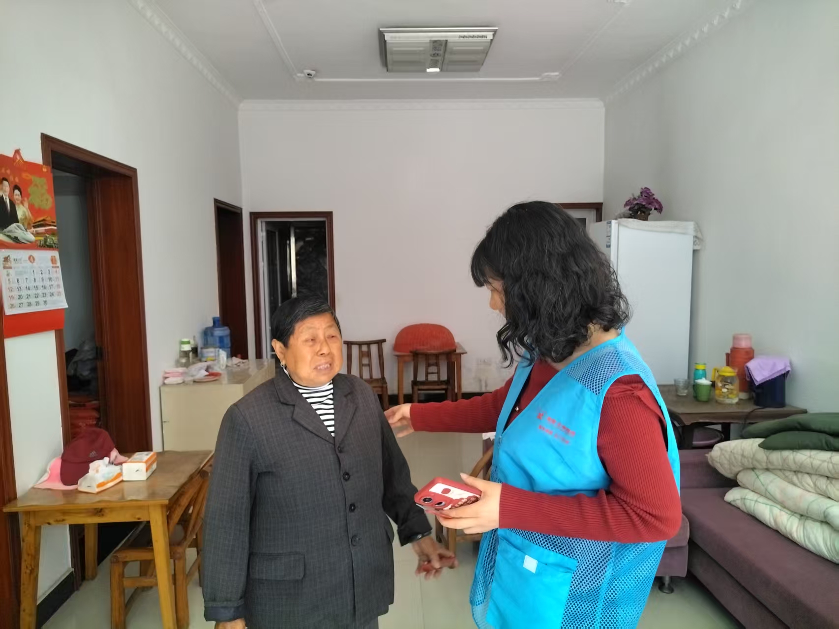 东城社区：“三访三化”解民忧 网格上门助认证