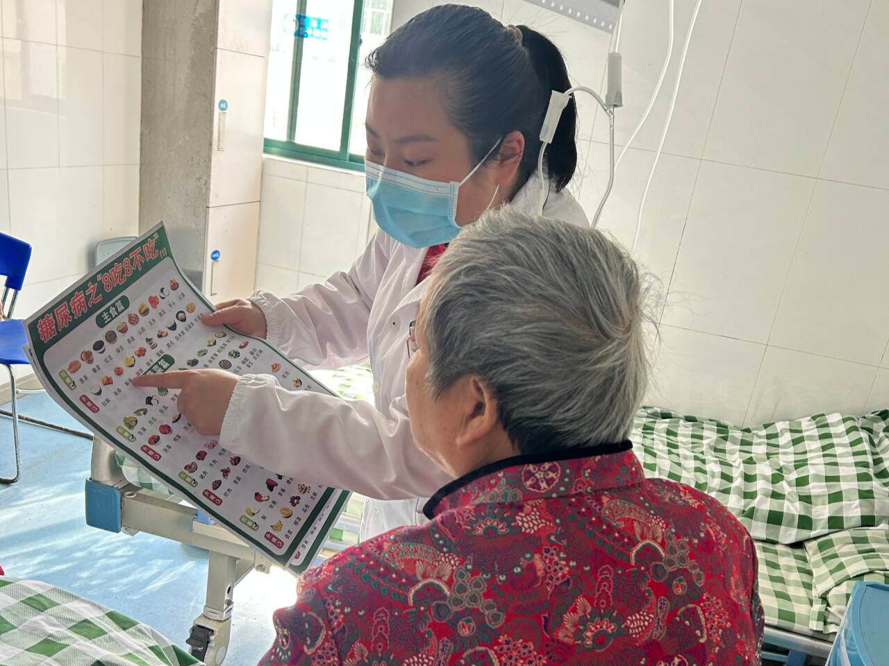 下堡坪乡卫生院：病房宣教暖人心 科学饮食控血糖