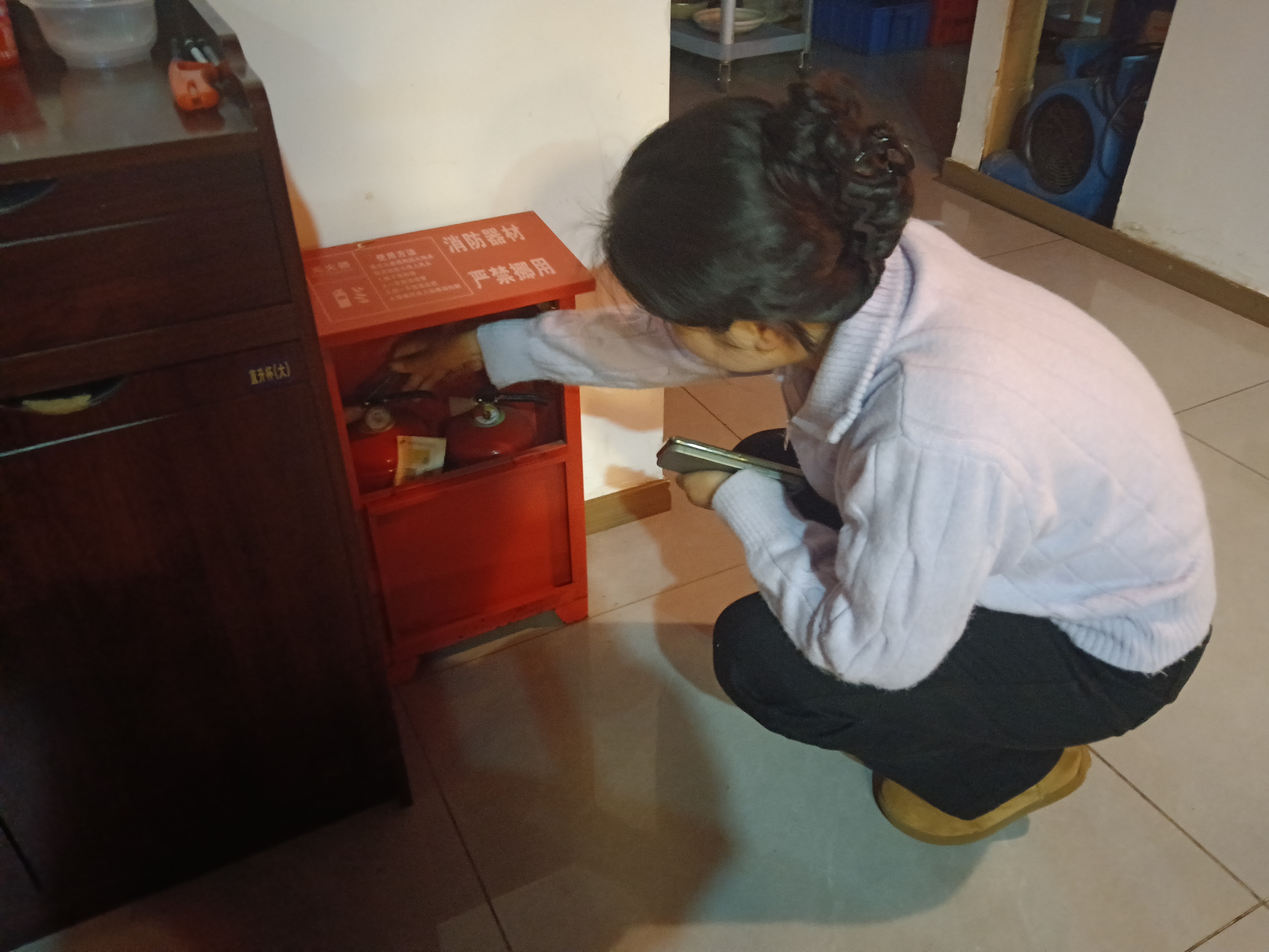 节前排查护平安 文明祭祀树新风