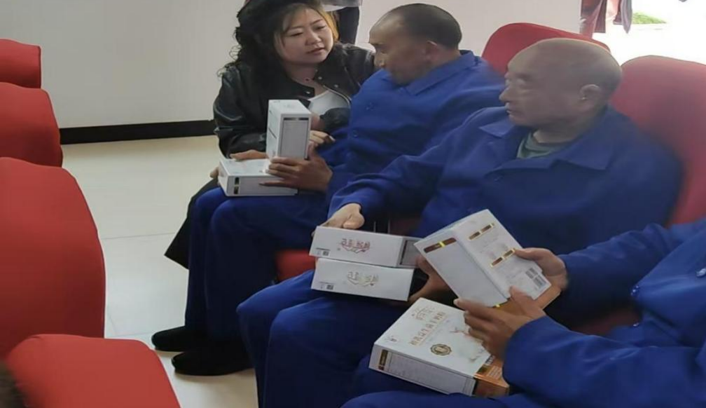 捐赠送温暖 关爱润心田