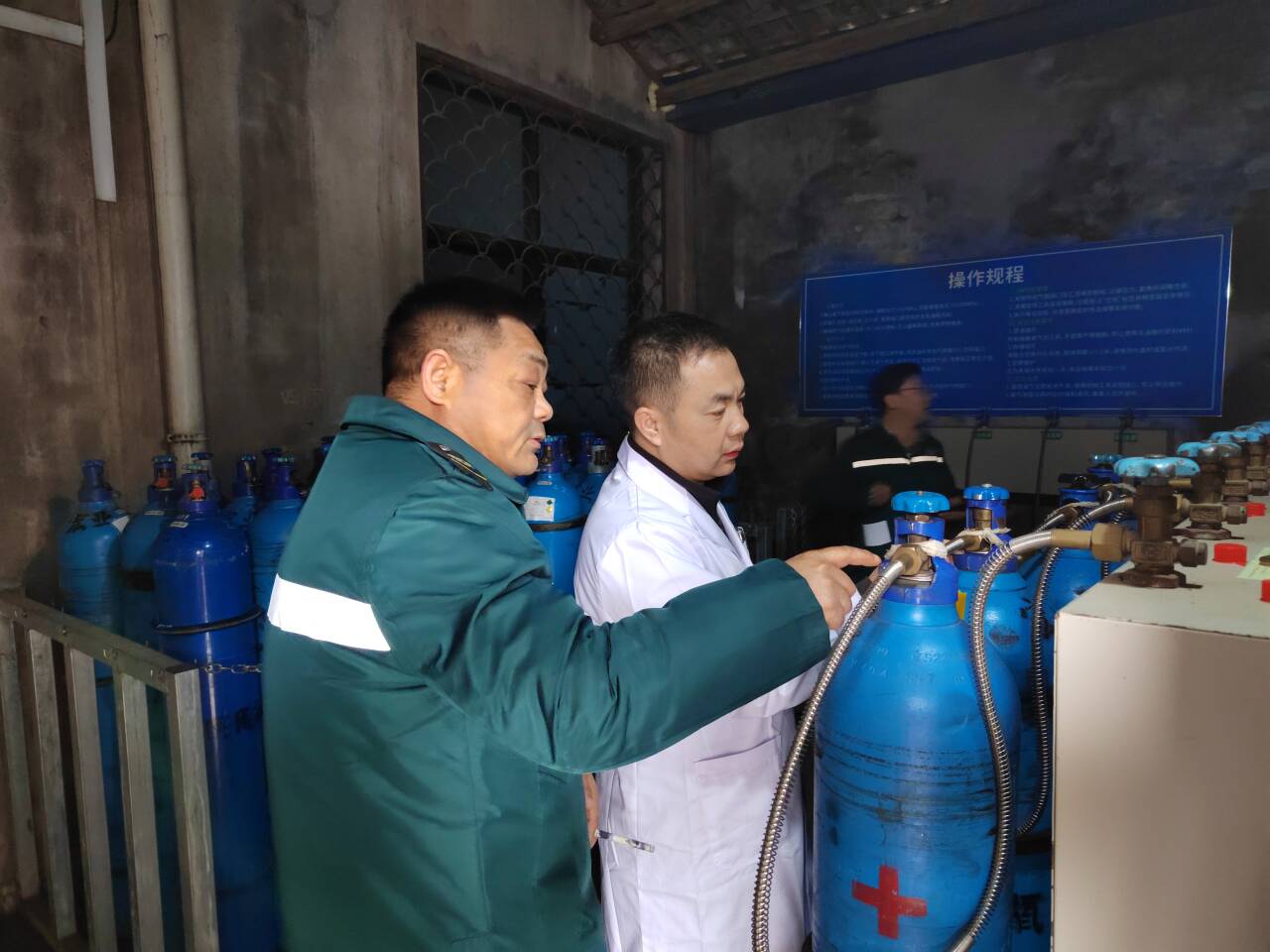 龙泉镇卫生院开展爱国卫生大扫除暨安全生产排查活动