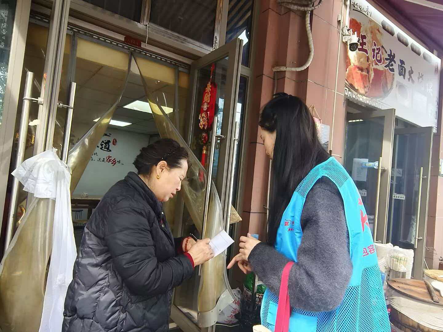 平云社区惠民办实事 免费加装消防设施筑牢安全屏障