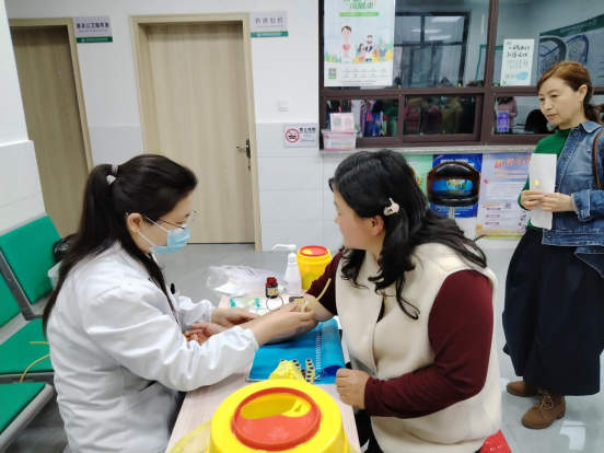 健康服务进社区 便民体检暖人心