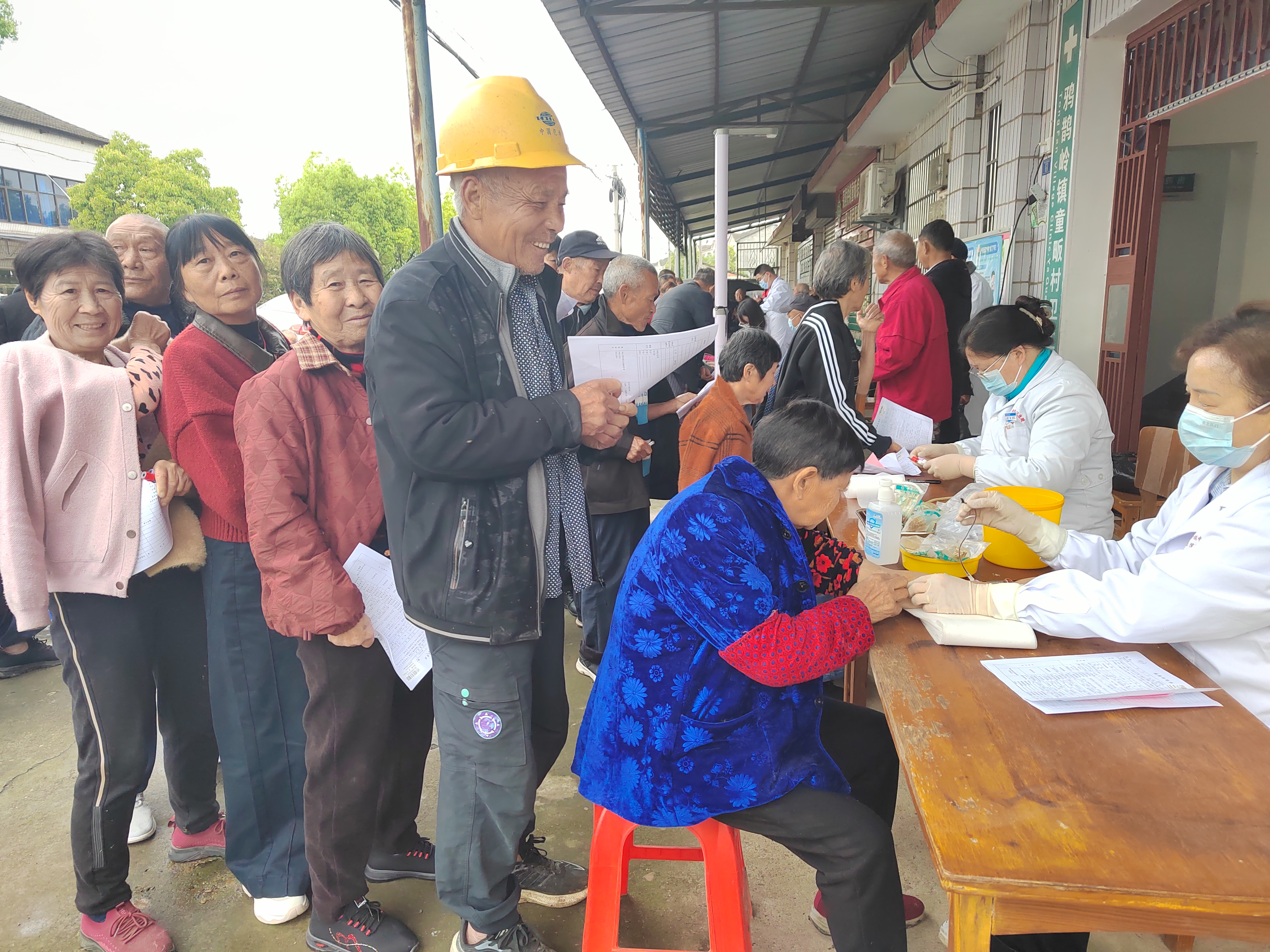 鸦鹊岭镇：‌老年体检乡村行 健康守护惠民生