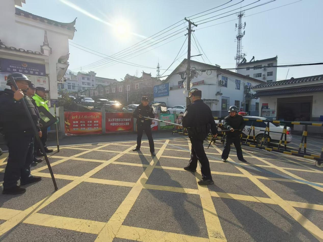 三斗坪镇派出所扎实开展反恐处突专项工作