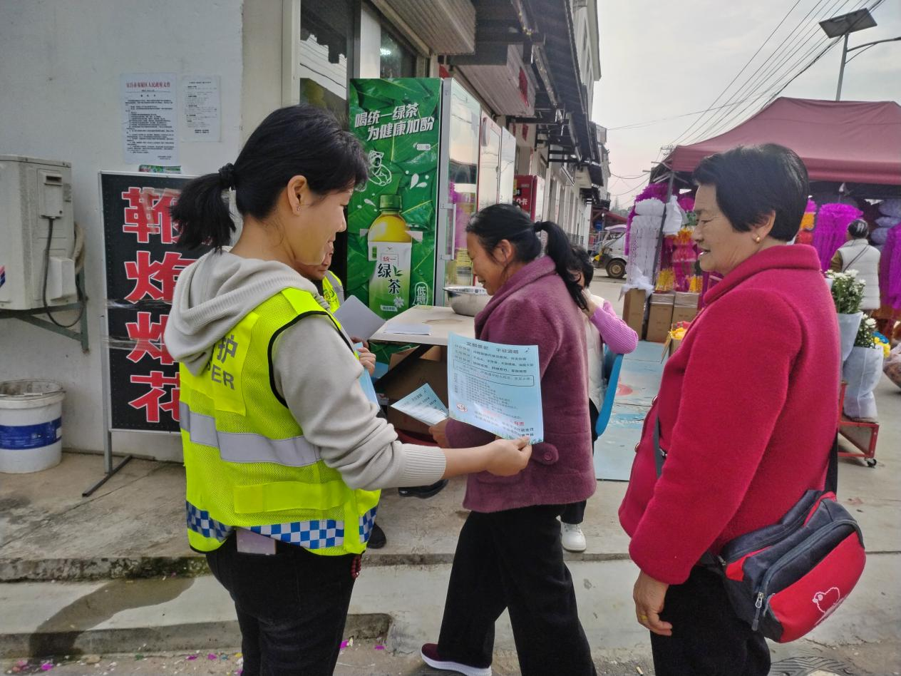 鸦鹊岭镇：多方宣传齐发力 筑牢森林“防火墙”