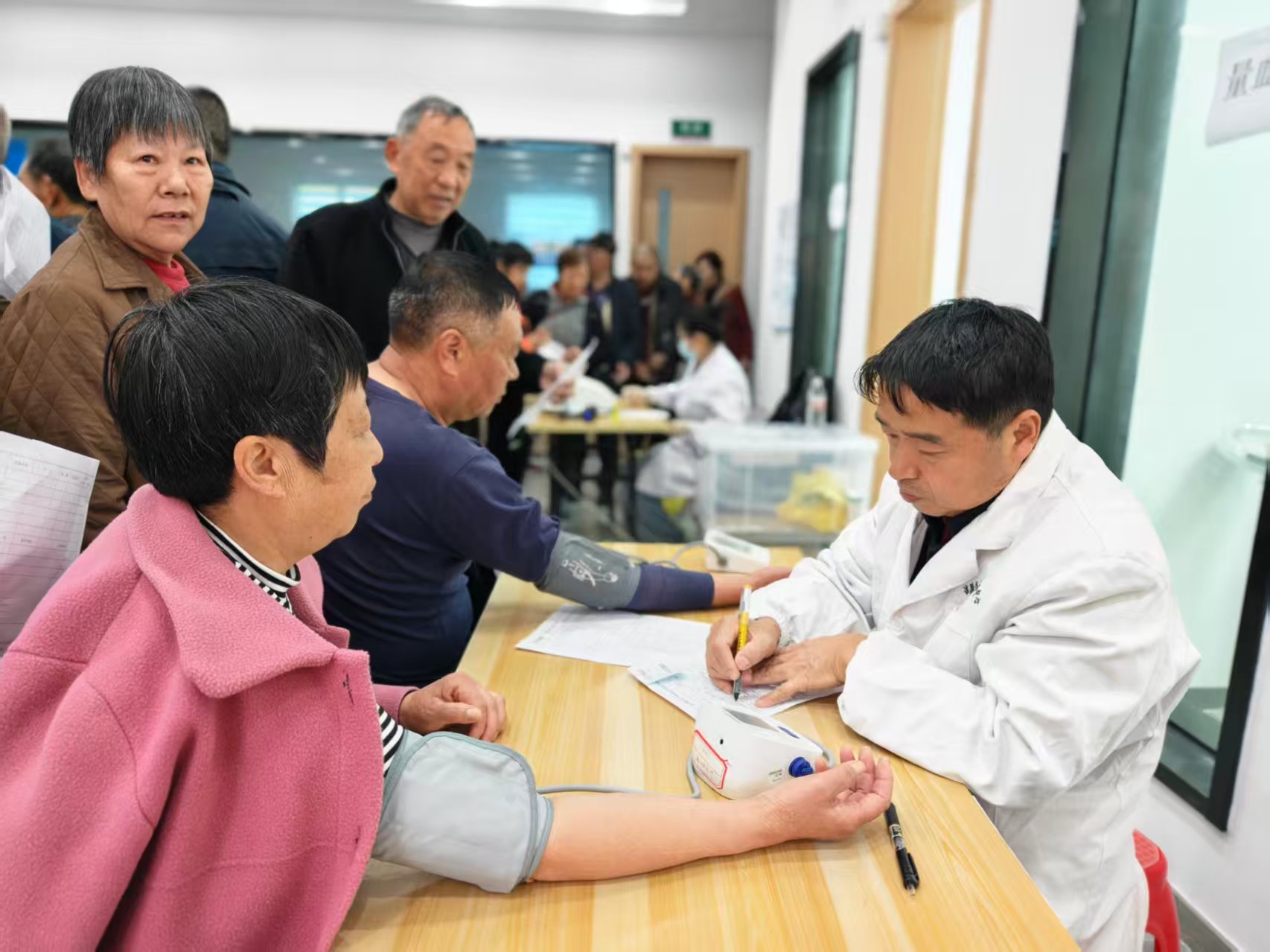 南村坪村：健康体检“进家门” 养老认证“不跑腿”