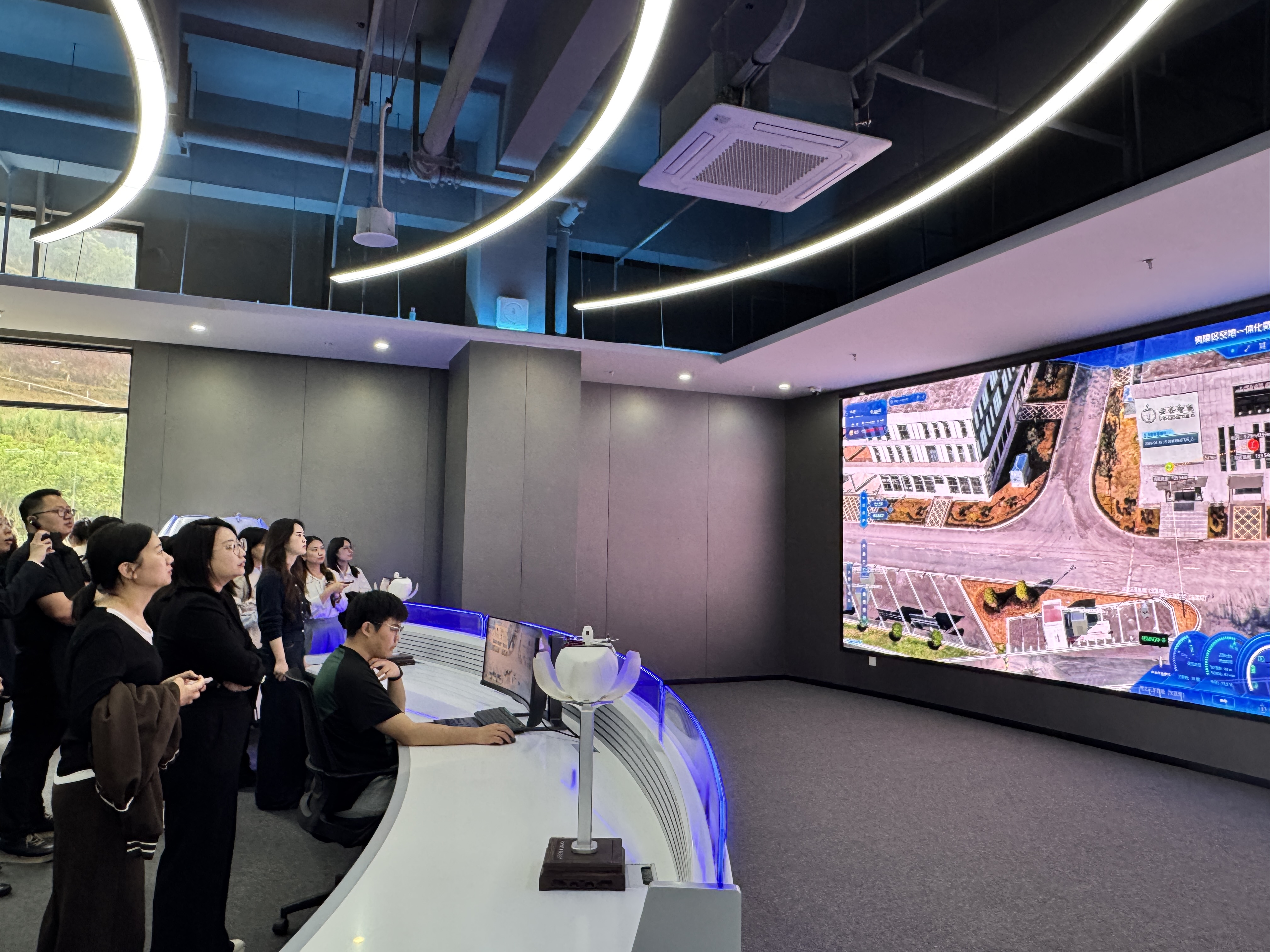 踏寻产业脉动 汲取奋进力量 ——区委党校2026年青干班开展城市产业高质量发展现场教学