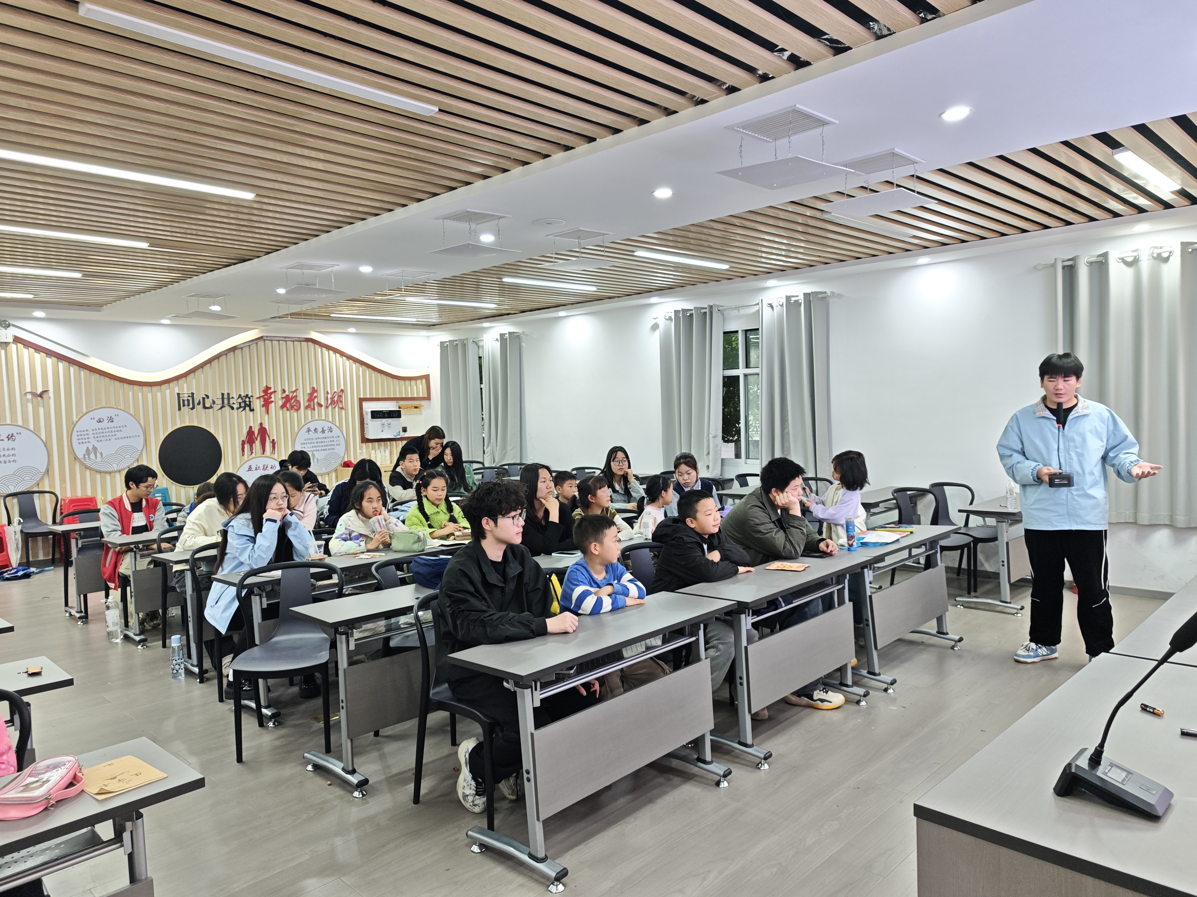 爱心托管伴成长 科学普法护童心